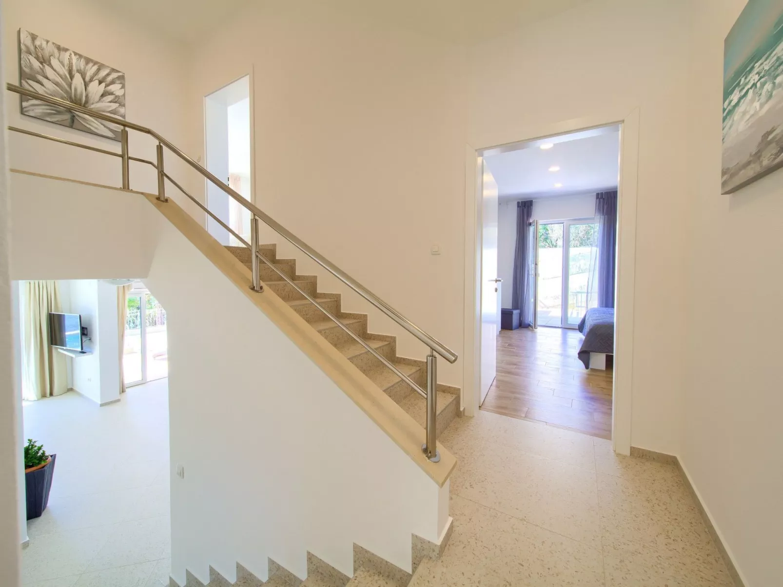 Geräumige, luxuriöse 5*-Ferienvilla mit Meerblick, eigenem Pool und großer Terr-Dedans