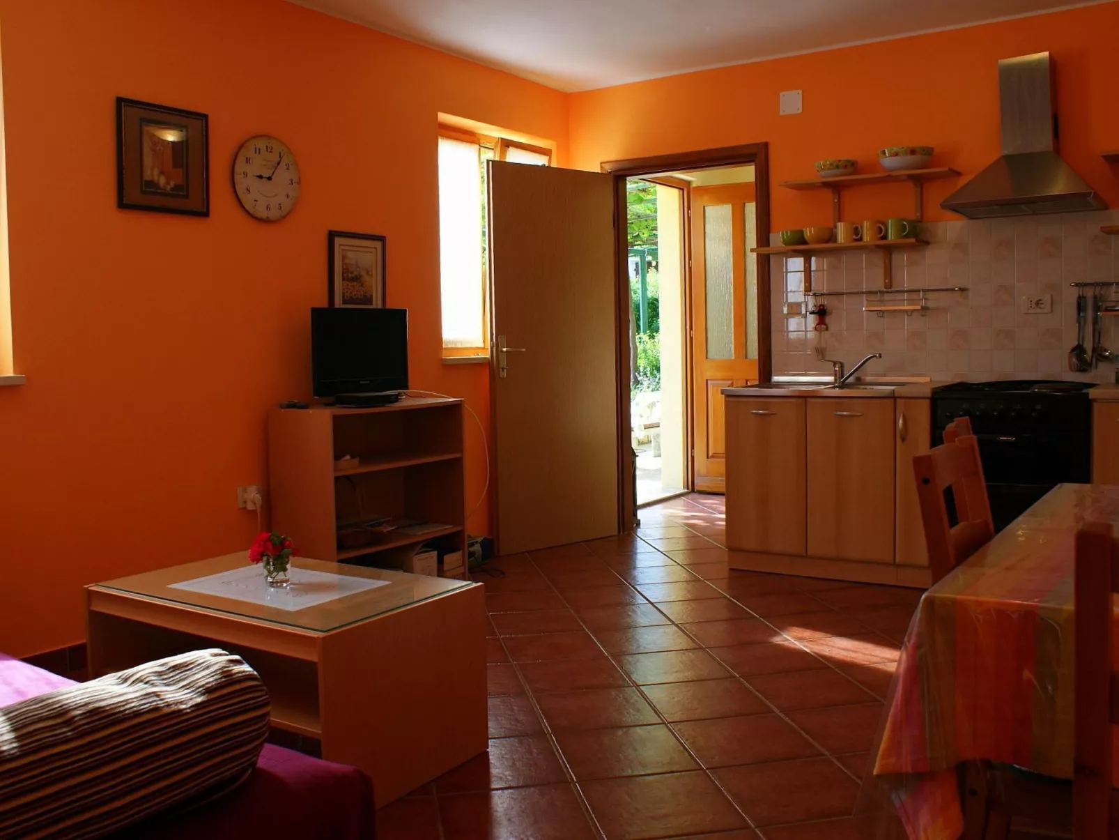 Charmantes Ferienhaus in Bartići mit Terrasse-Drinnen