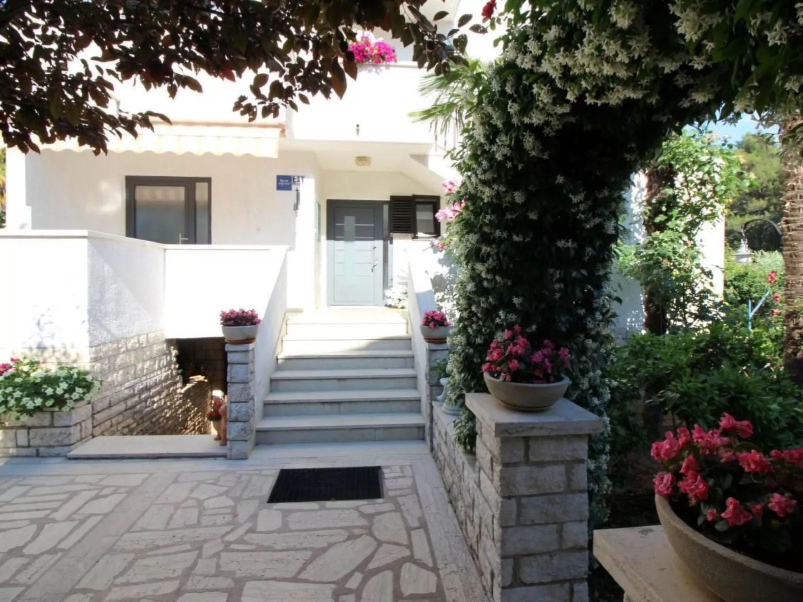 Sabina A4-Image-tags.info