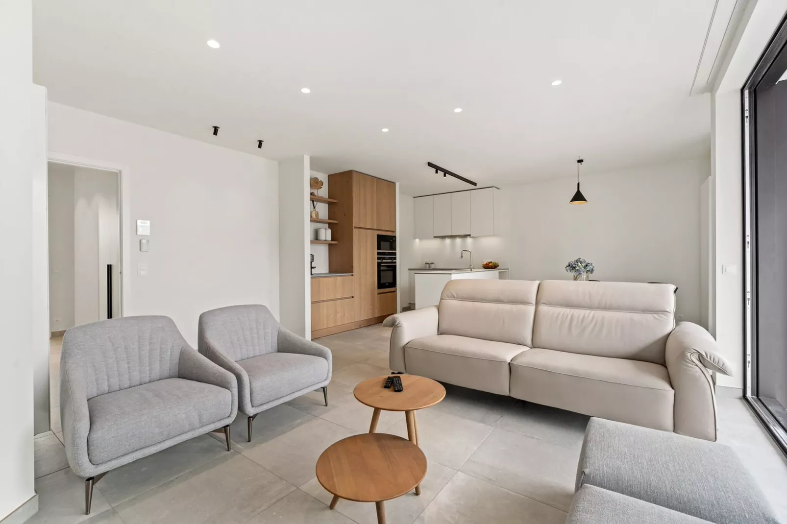 Maple Leaf 302-Living room