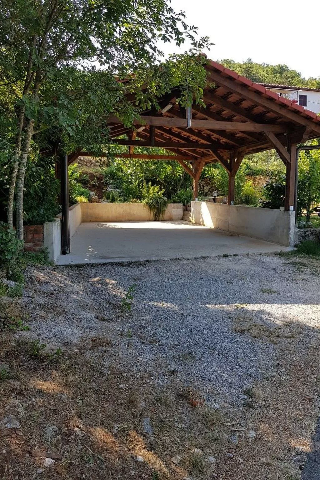 Geräumiges Ferienhaus in Brseč mit Privatem Pool-Draußen