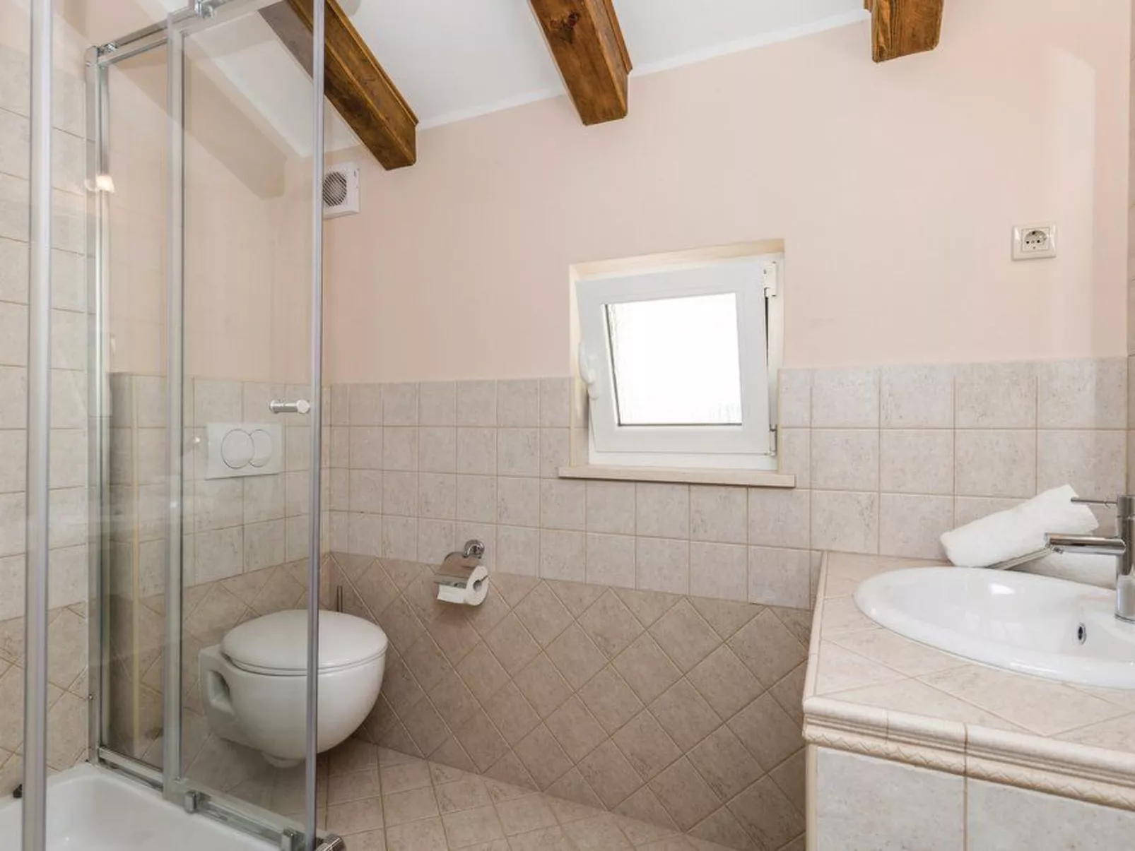 In Lovranska Draga mit großem Kamin-Inside