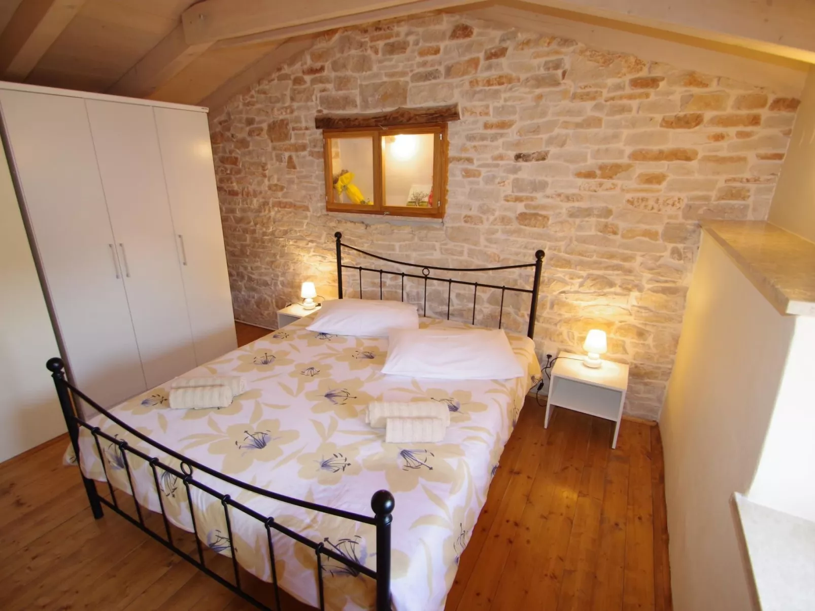 In Kavran mit Terrasse und Grill-Drinnen