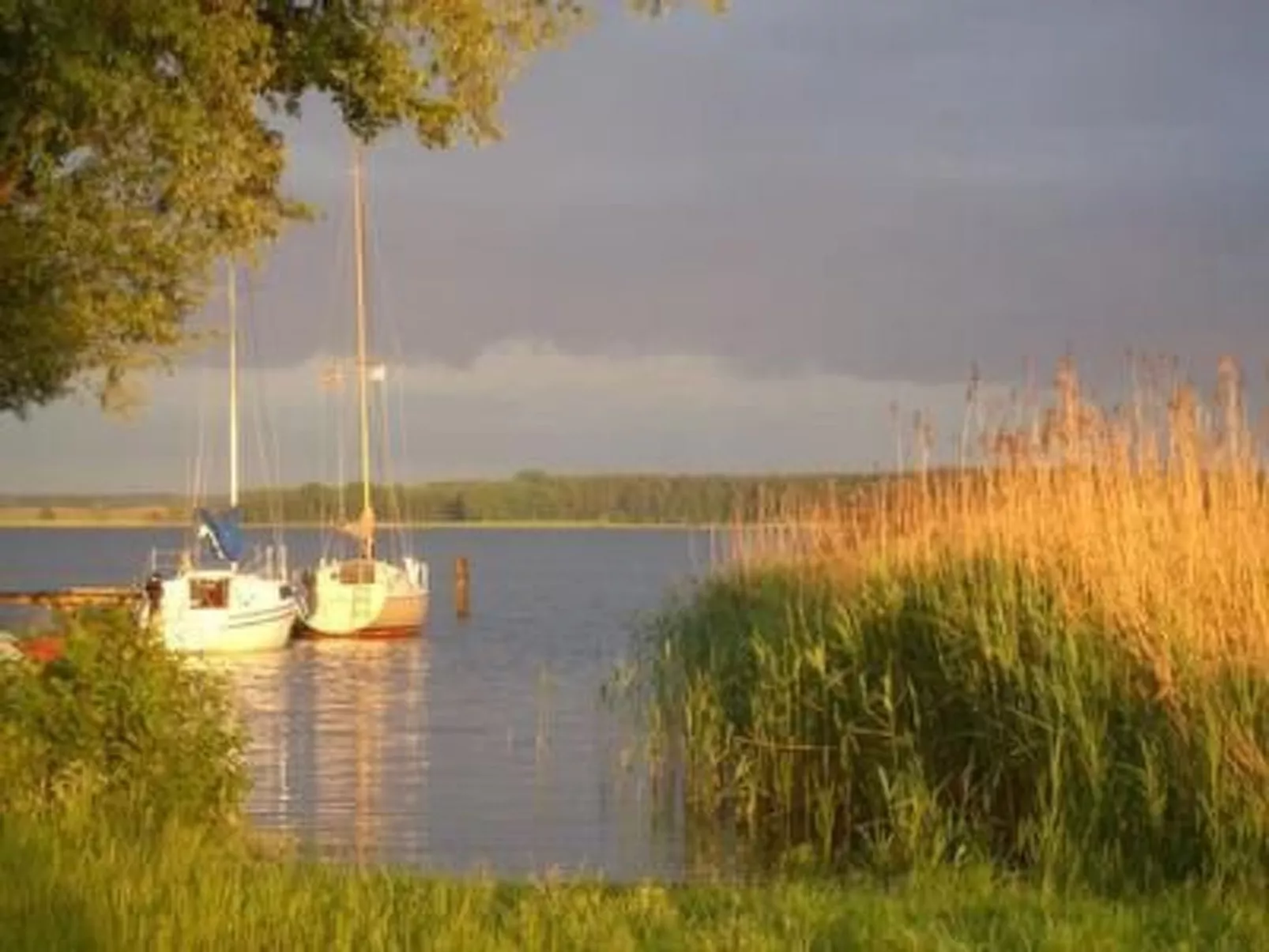 Uferpromenade-Outside