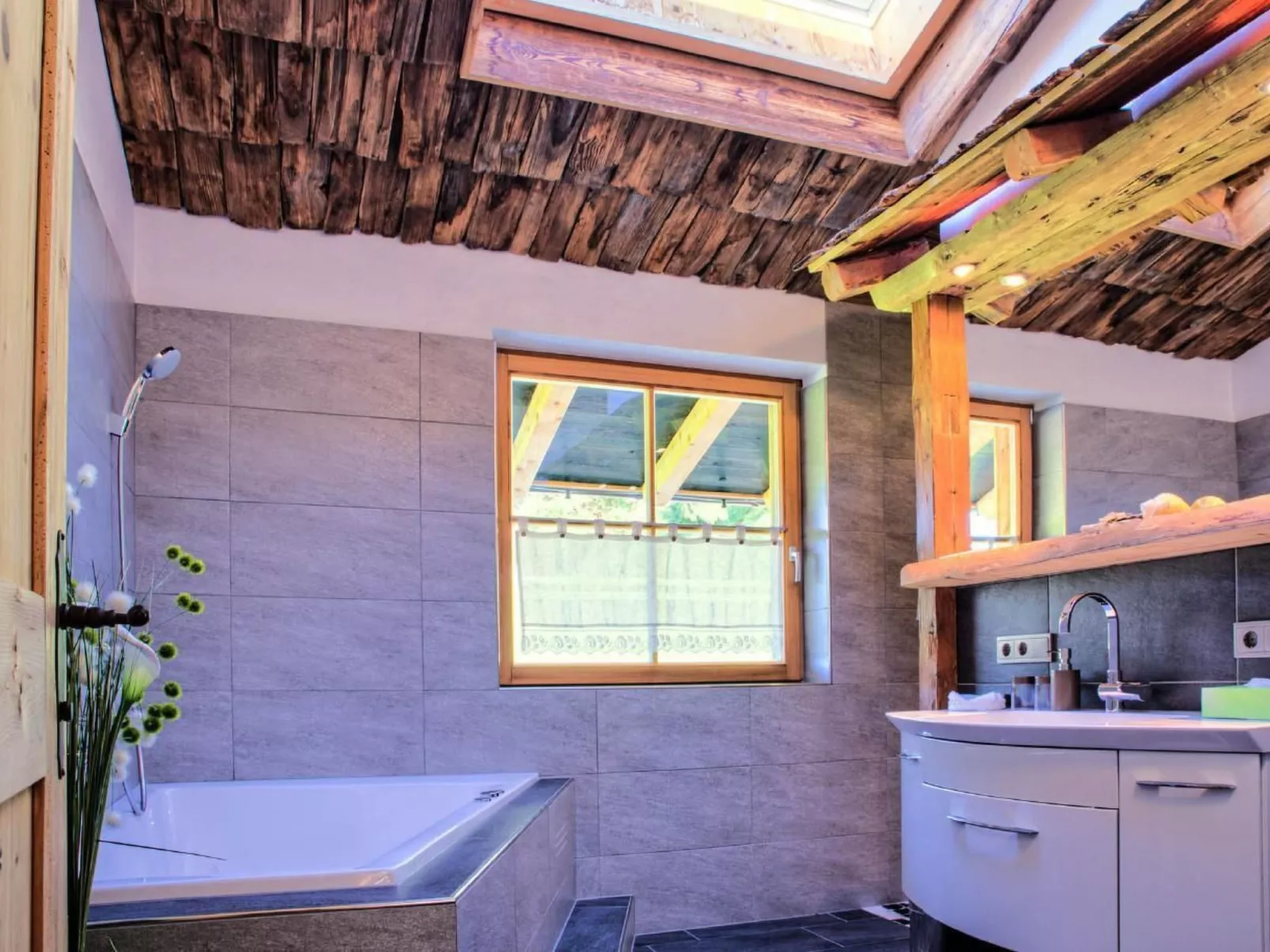 Sunny Hideaway-Dedans