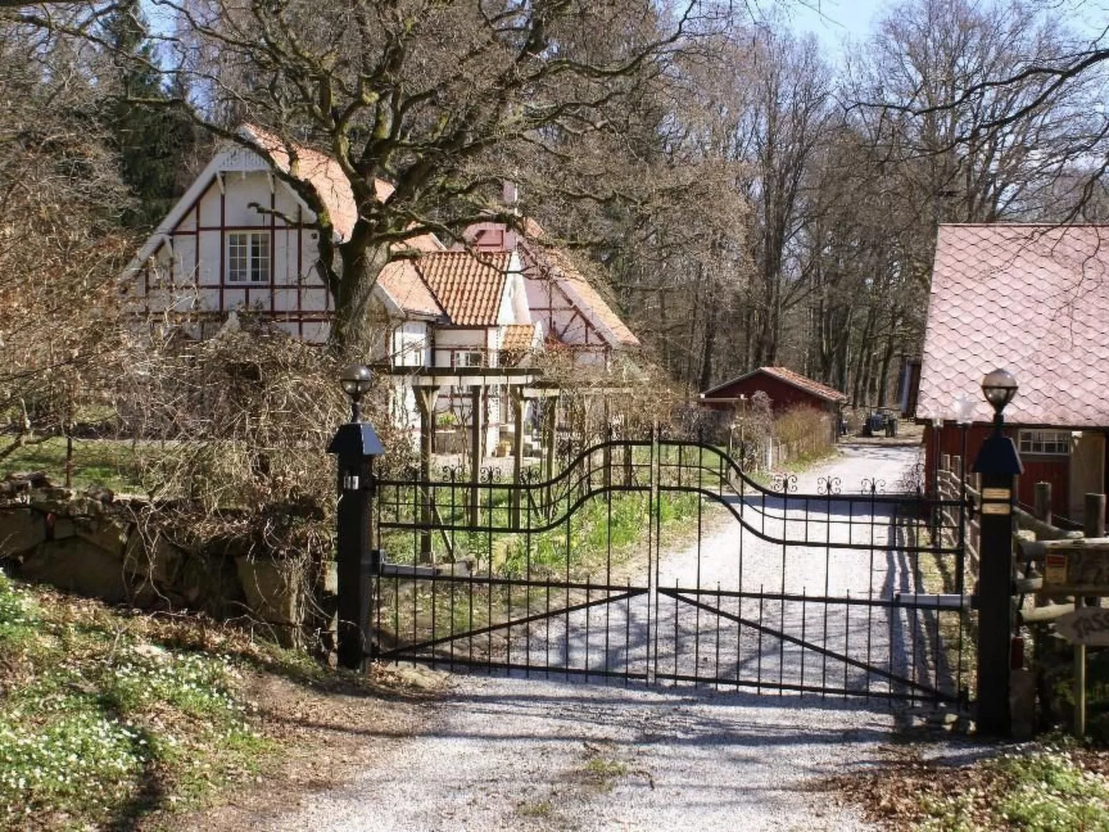 Mit Balkon, Terrasse und Garten-Inside