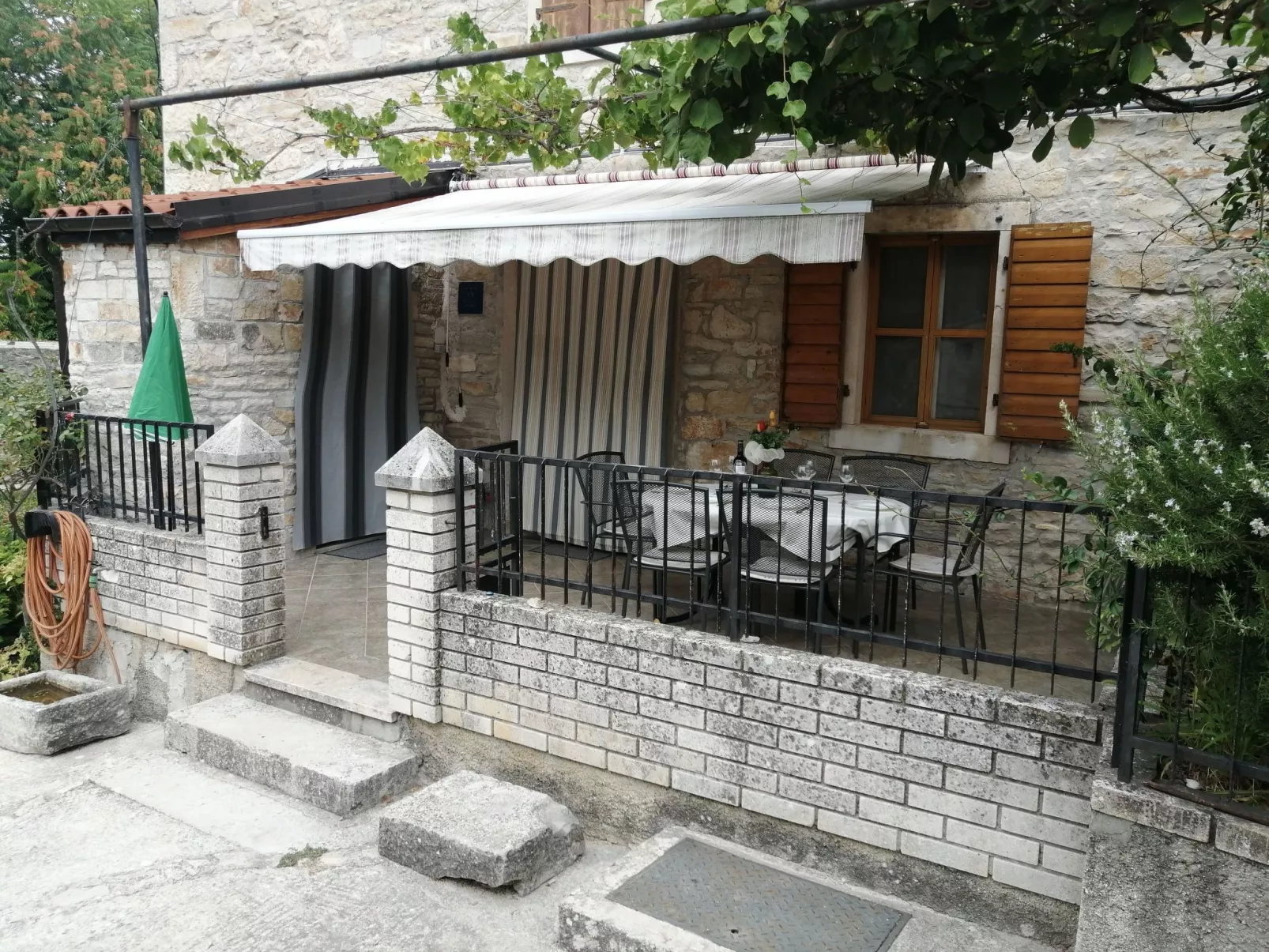 Villa 'Vickovi' mit Gemeinschaftspool-Outside