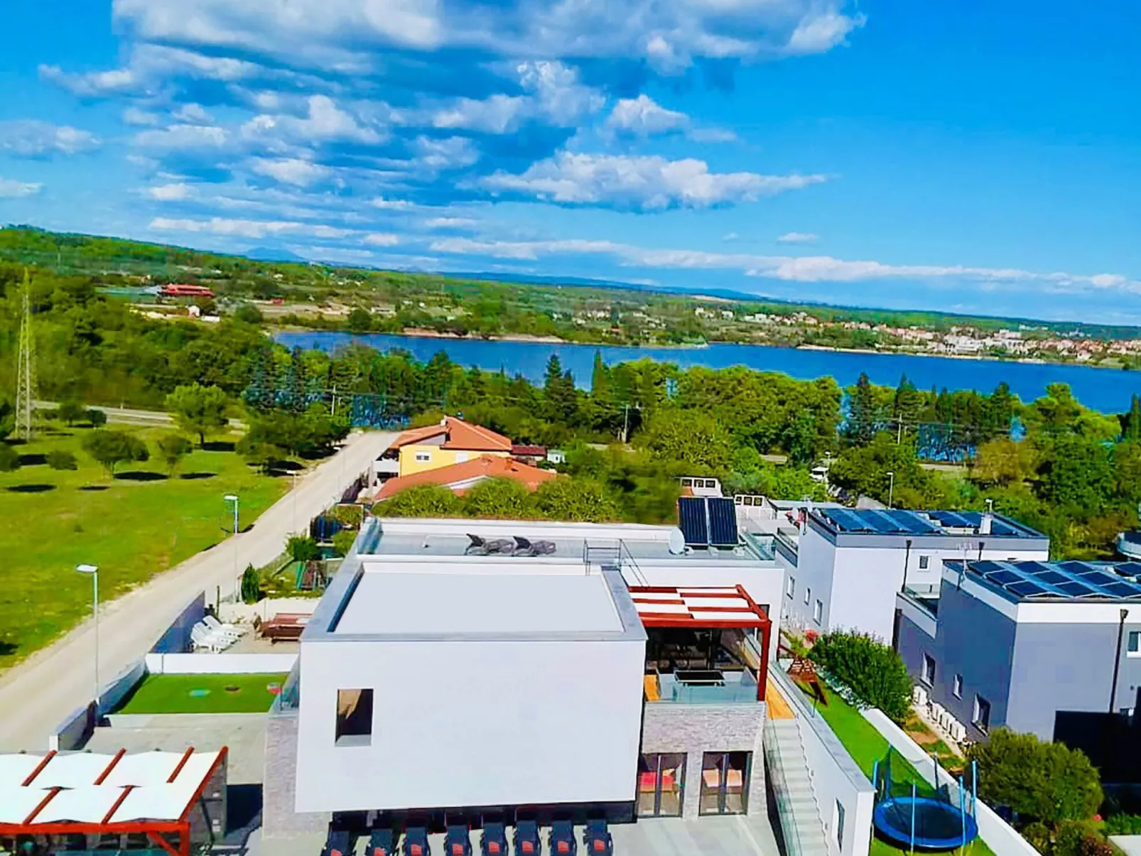 Leon's Holiday Homes-Dehors