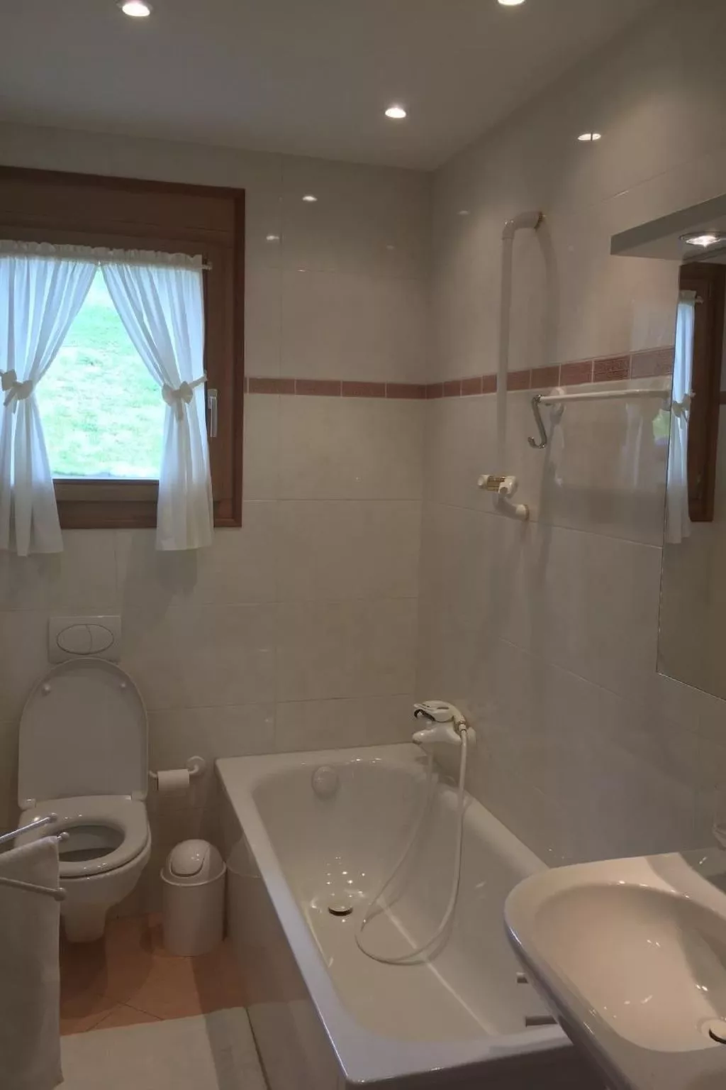 Chesa Lodola-Drinnen