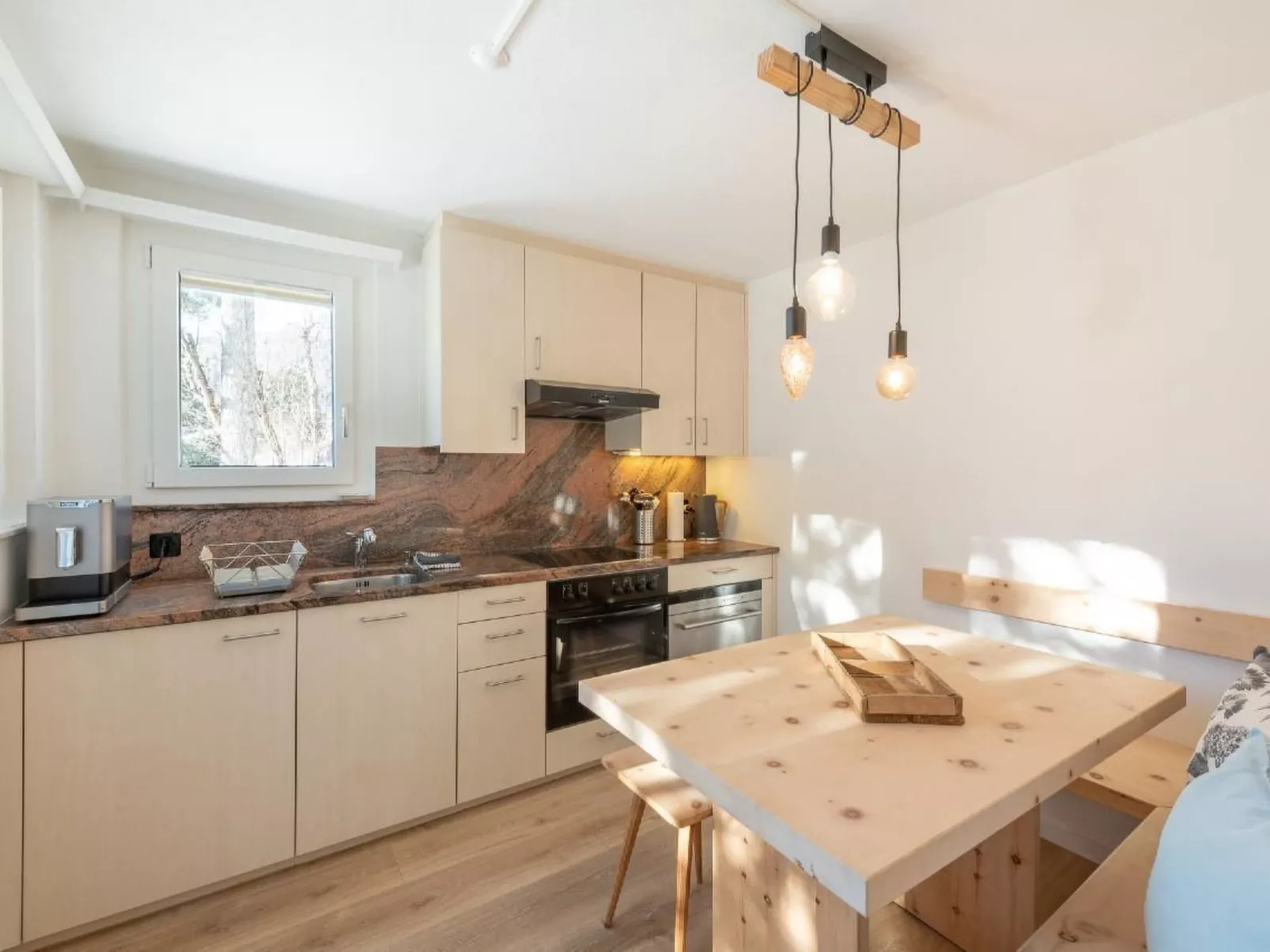 Villa Fried, Natüra-Drinnen