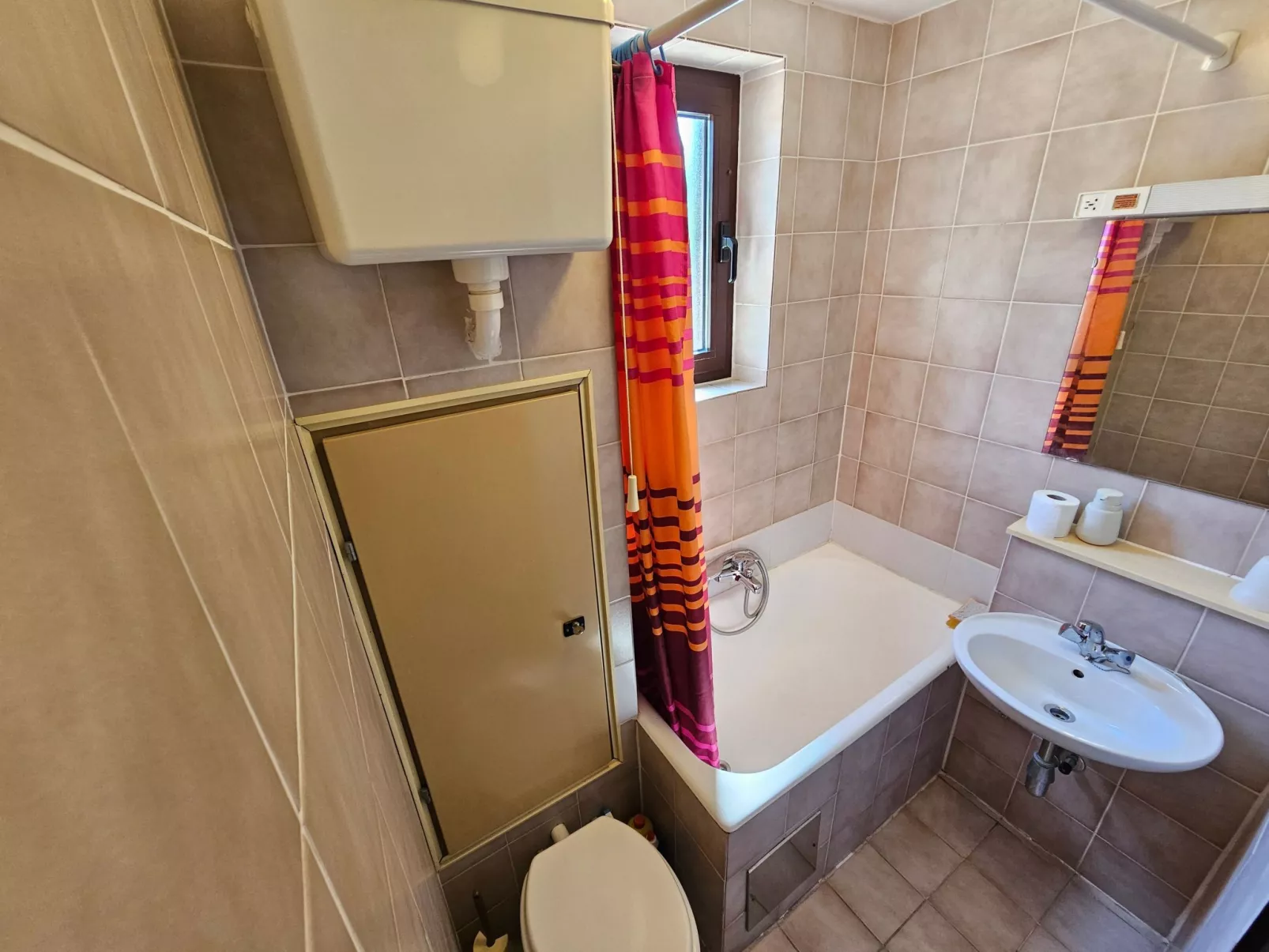 Wohnung auf zwei Etagen mit Terrasse und Balkon-Drinnen