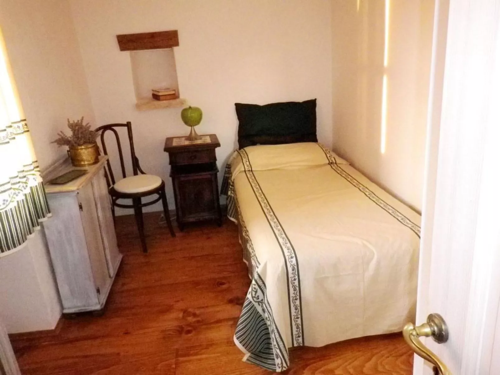 'Adri' mit Wasserblick-Image-tags.info