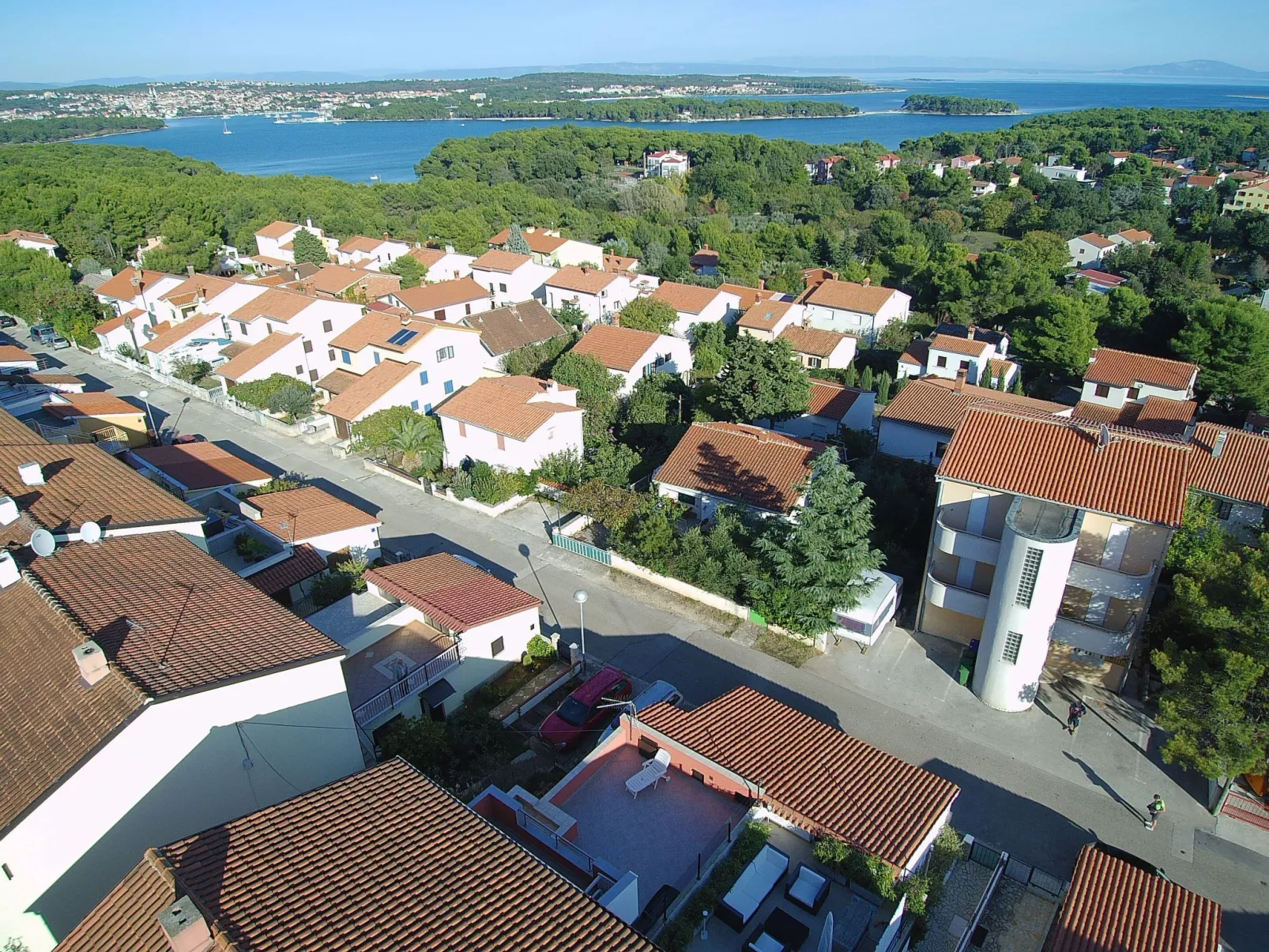 Stylisches Haus mit Dachterrasse, Bar und Hot Tub-Draußen