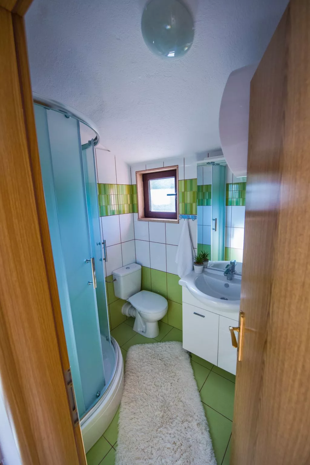 Haus in Grubine mit Außenpool-Drinnen