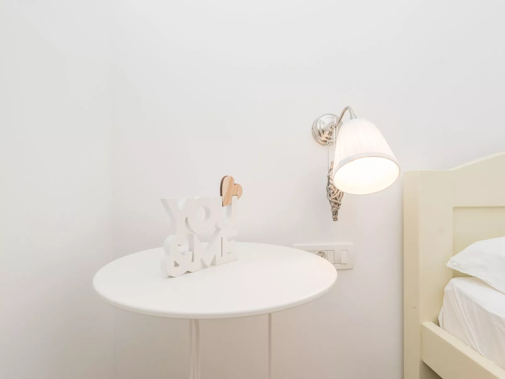 "Ena" mit Blick auf das Wasser-Drinnen