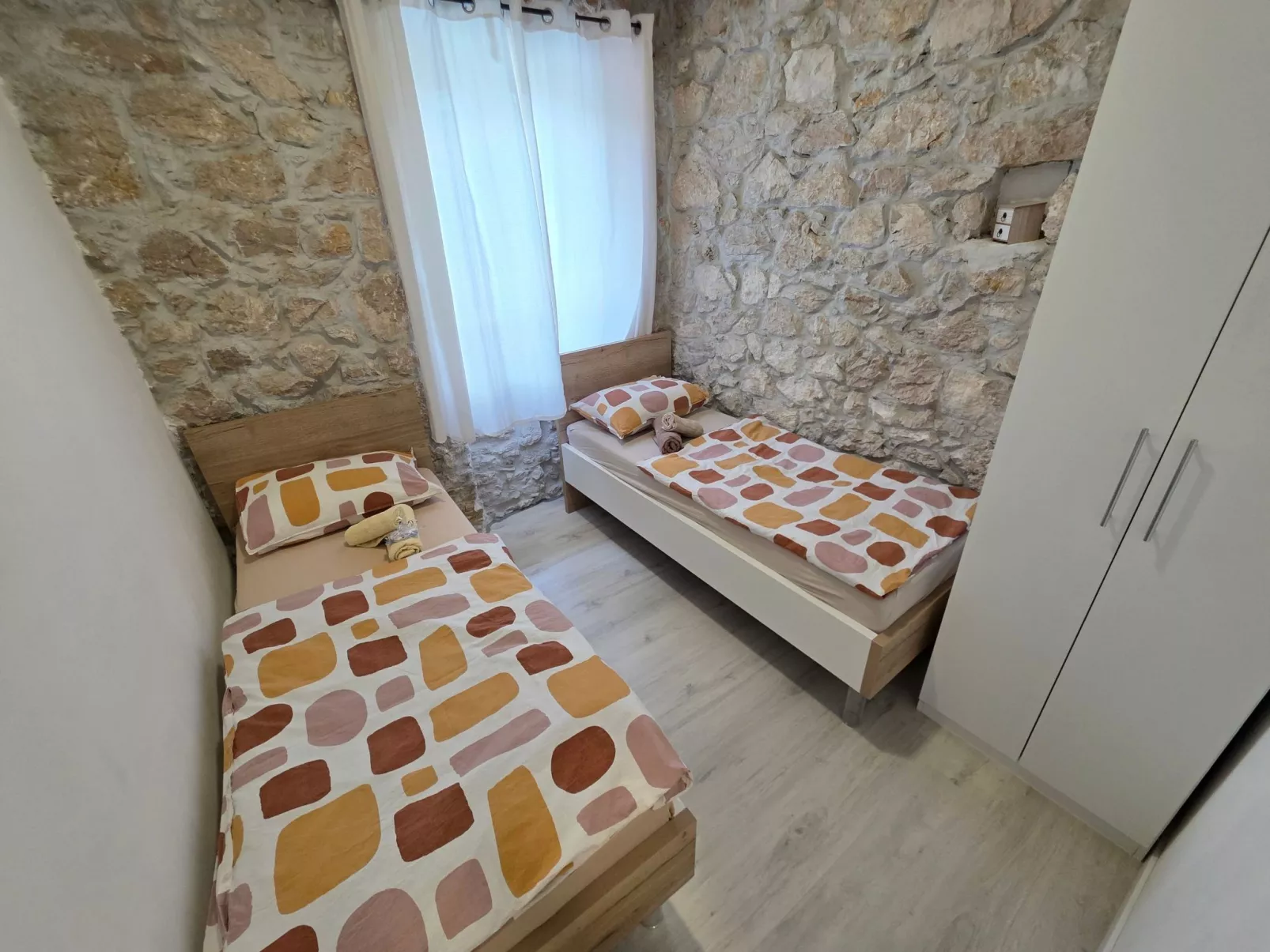 Steinhaus mit privatem Außenpool-Inside