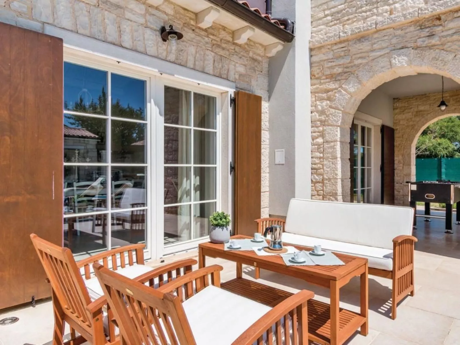 Mit Whirlpool und Sauna-Drinnen