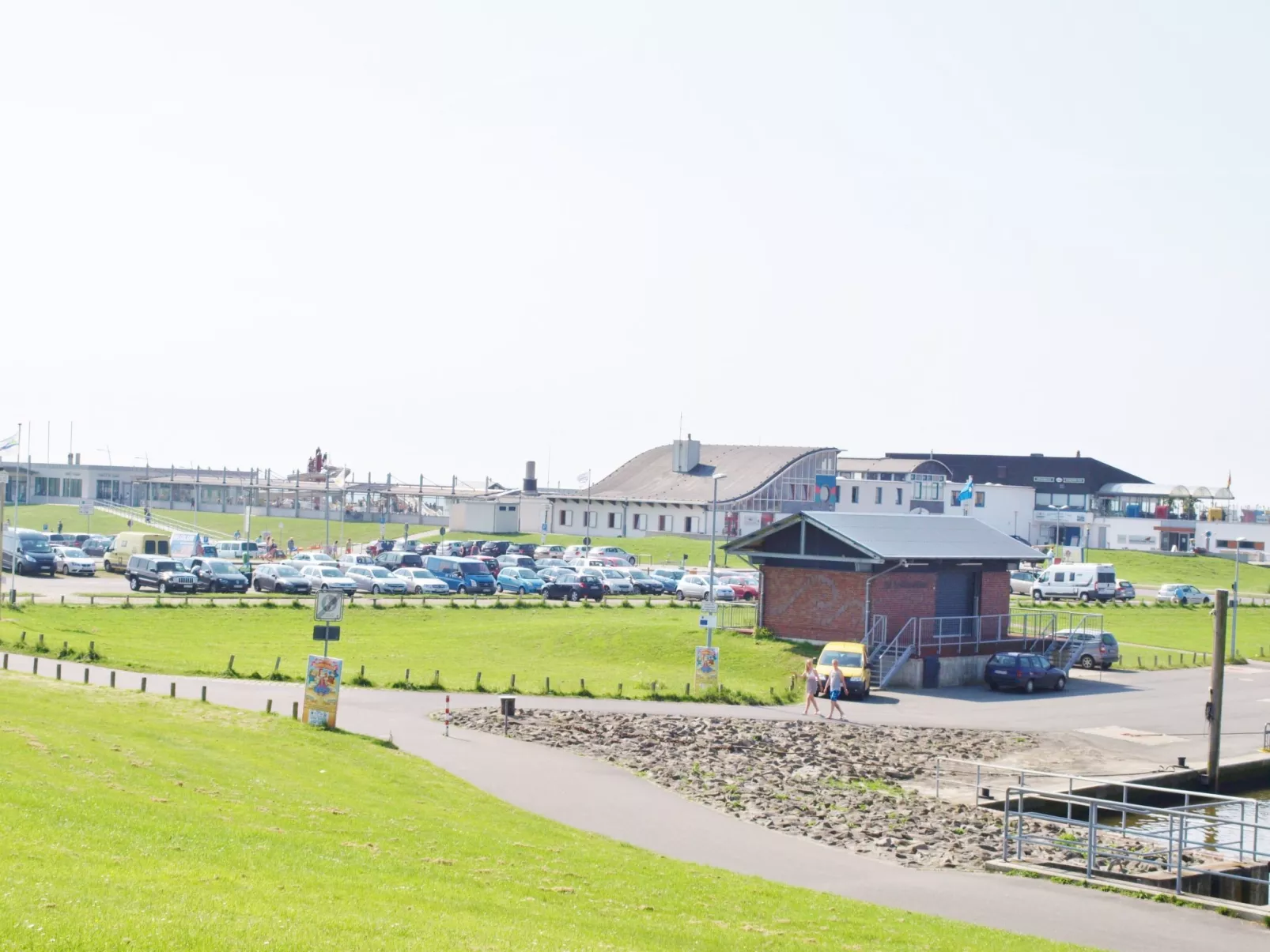 Mit Terrasse, Grill und Garten-Drinnen