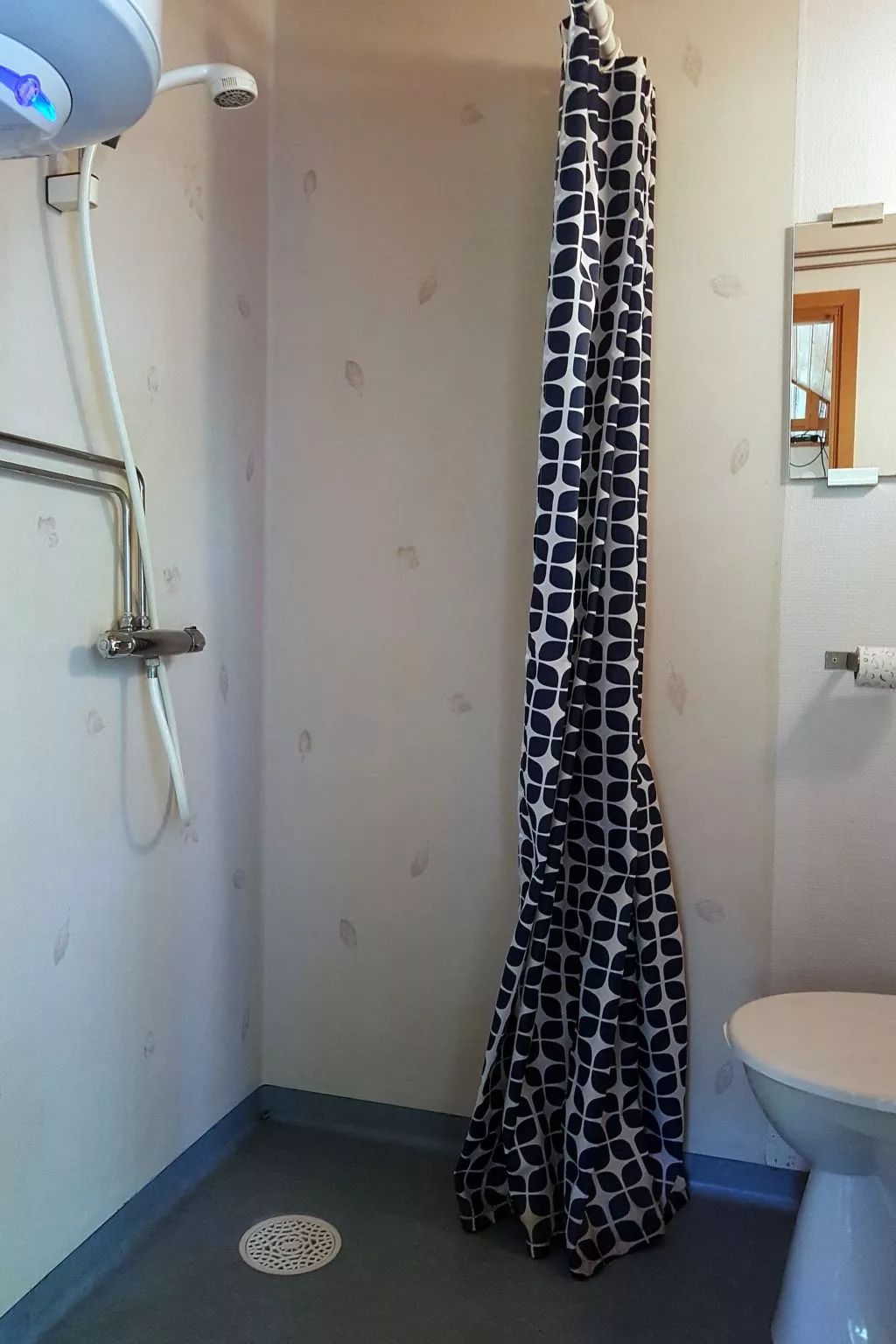 Holzhaus mit überdachter Terrasse-Drinnen