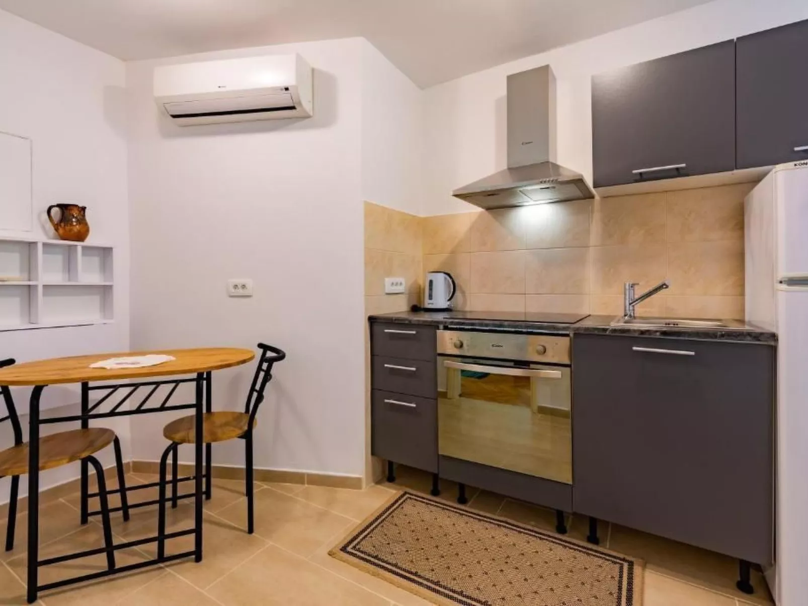 Wohnung in Lucija mit Garten-Drinnen