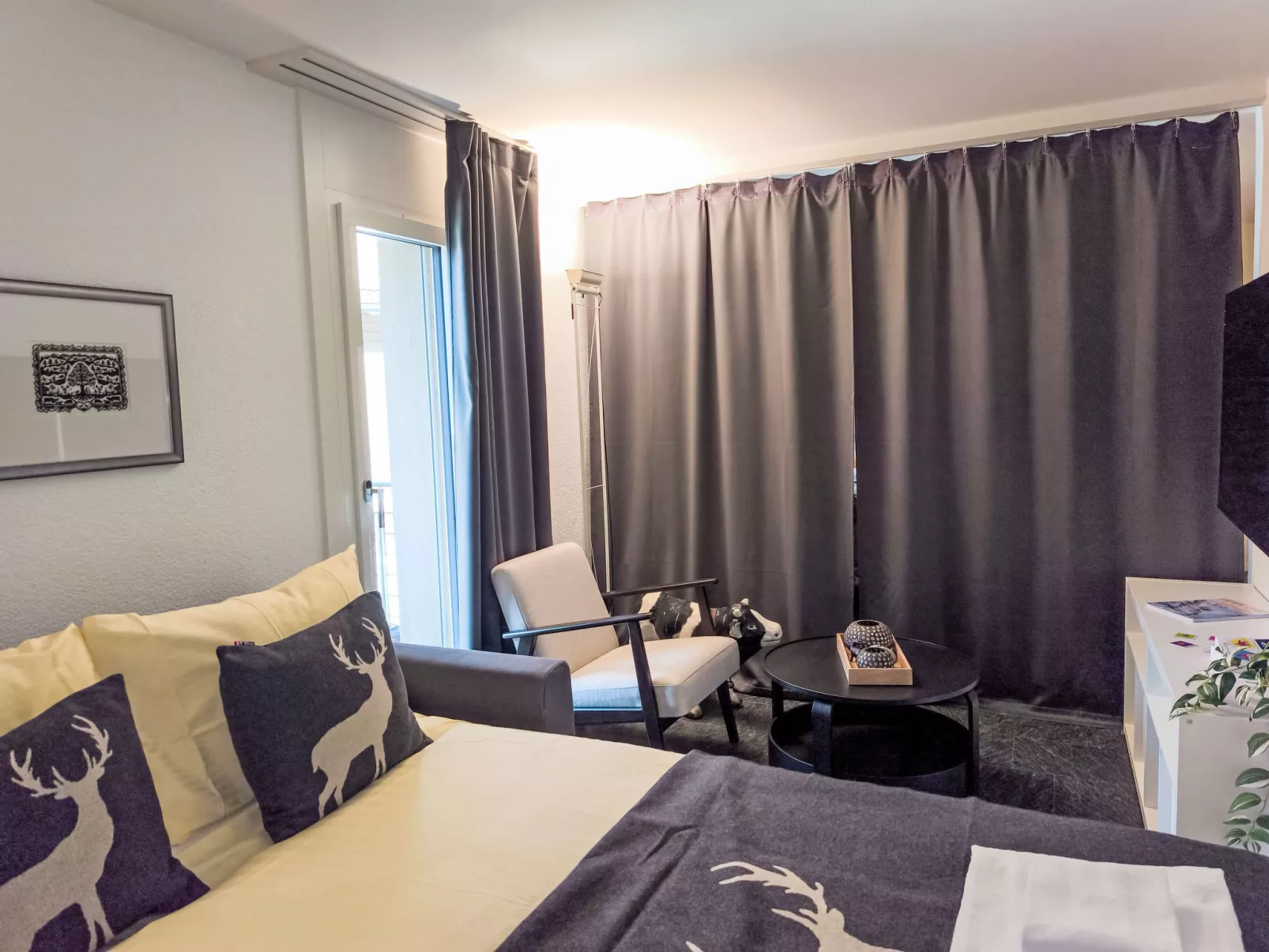 Silence, Apt. P-Inside