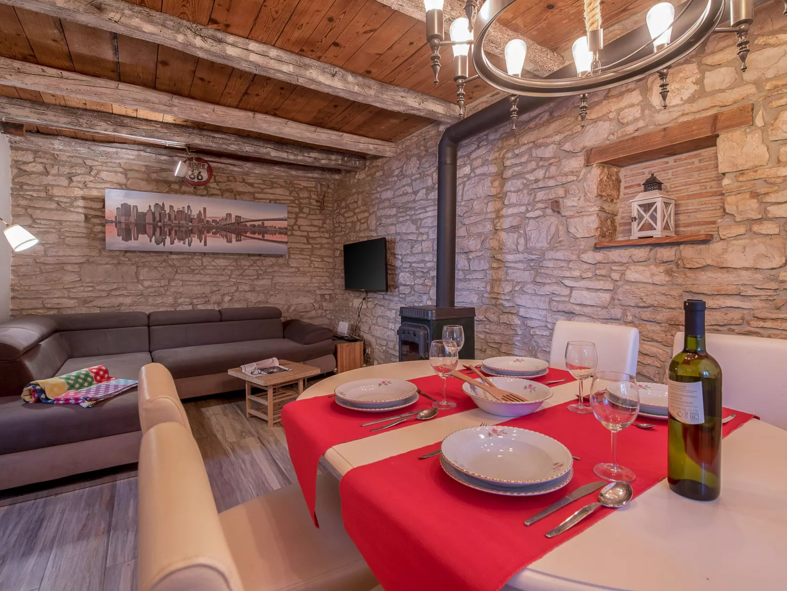 Mit Garten, Terrasse und Grill-Inside