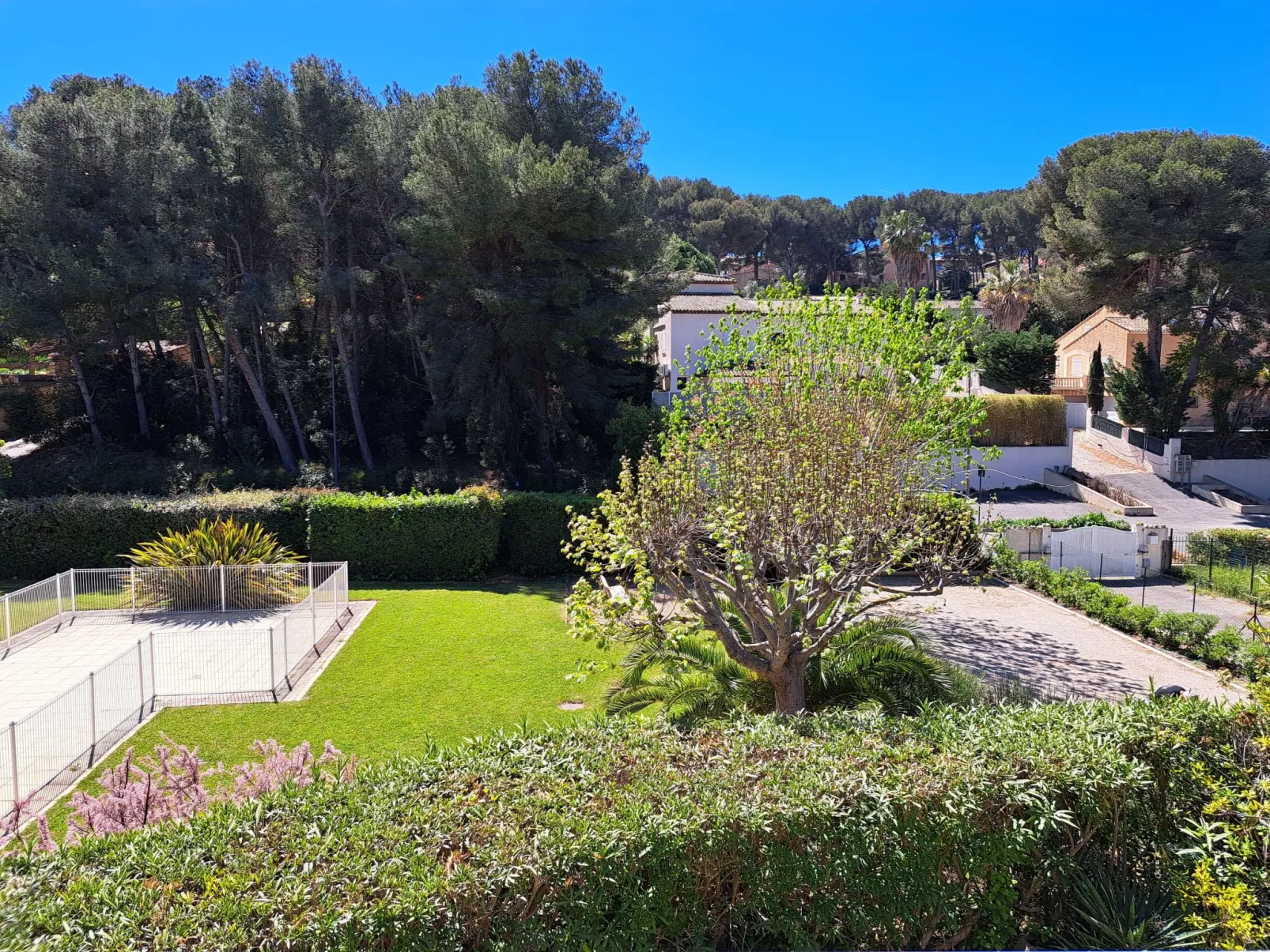 Aigues Marines-Inside