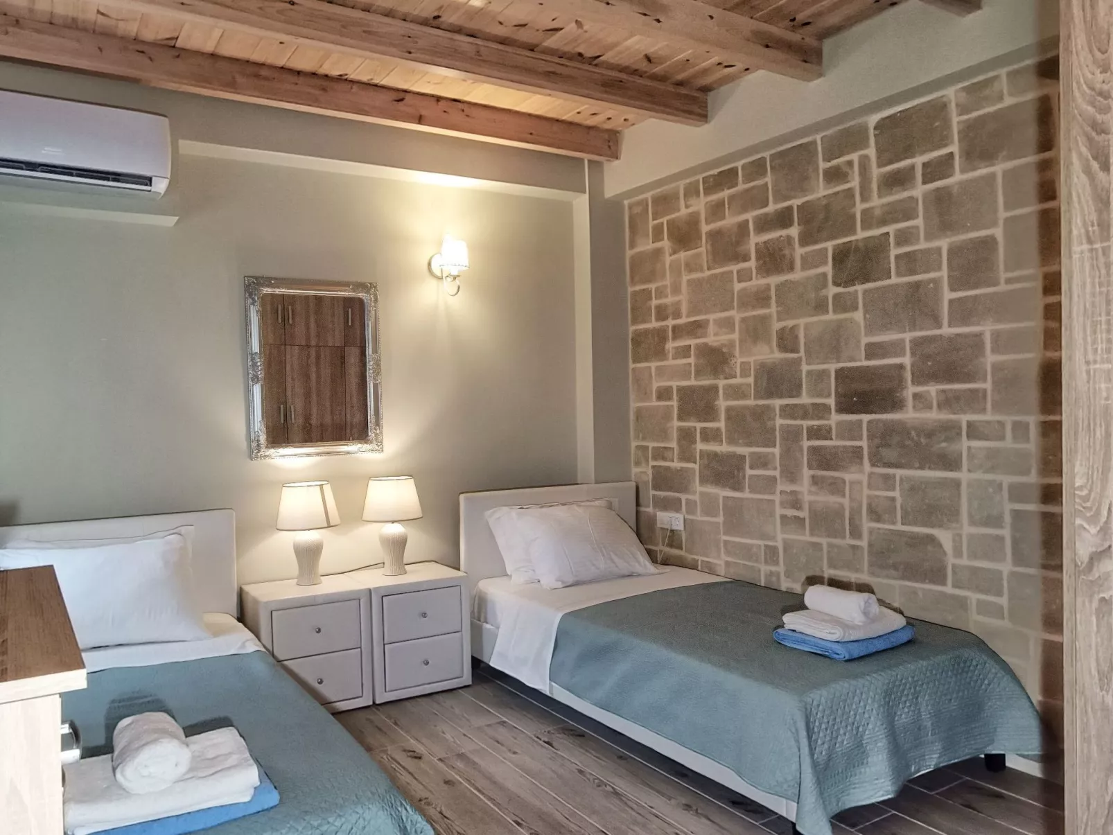 MAKRAKIS ALEXANDROS-Drinnen