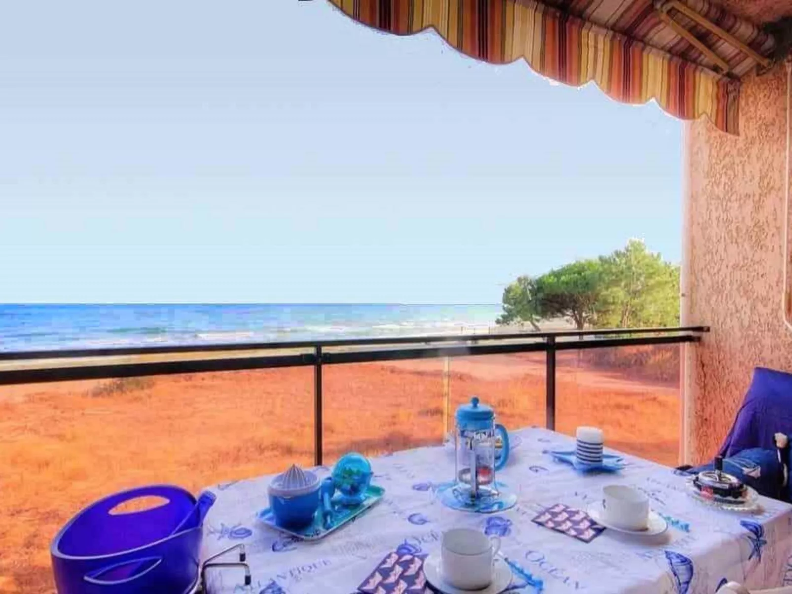 Blaue Flucht Korsika-Drinnen