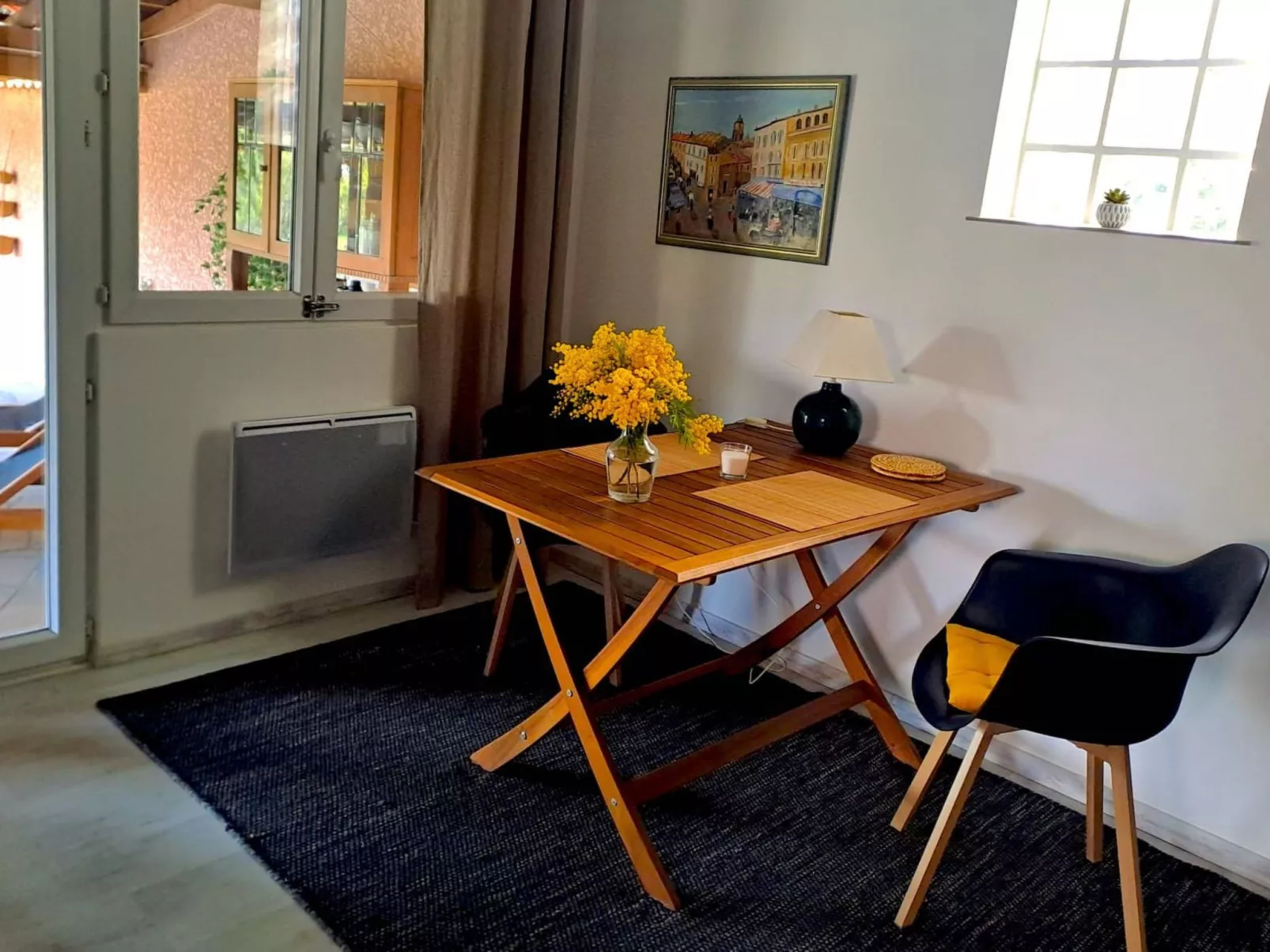 In La Livinière mit Großer Terrasse-Drinnen