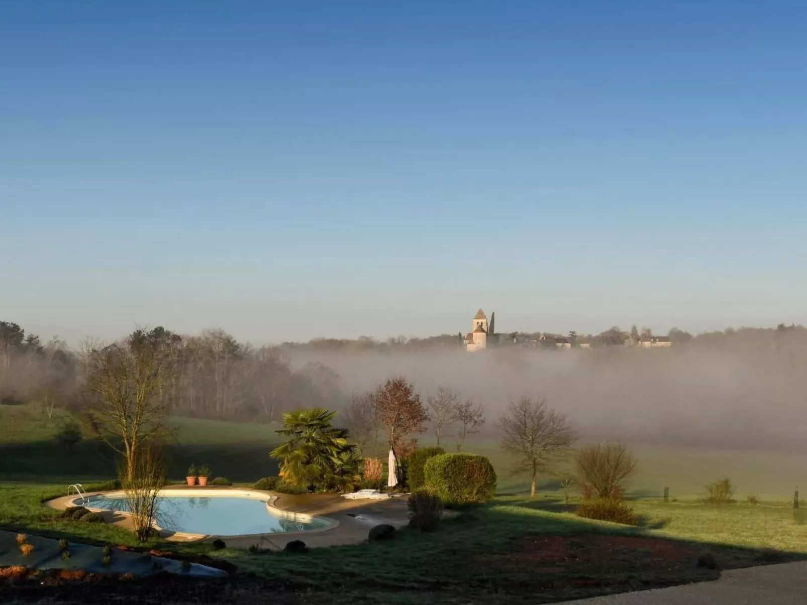 Swimmingpool, ruhig auf dem Land für zwei-Drinnen