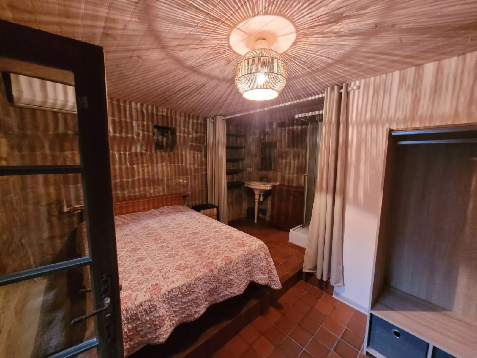 Steinhaus und Freischwimmbad, 4 Betten, 2SZ-Inside