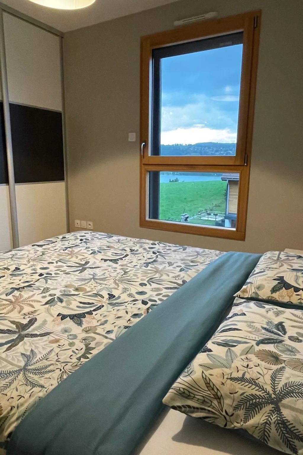 Das ruhige Les Grangettes mit Seeblick-Dedans