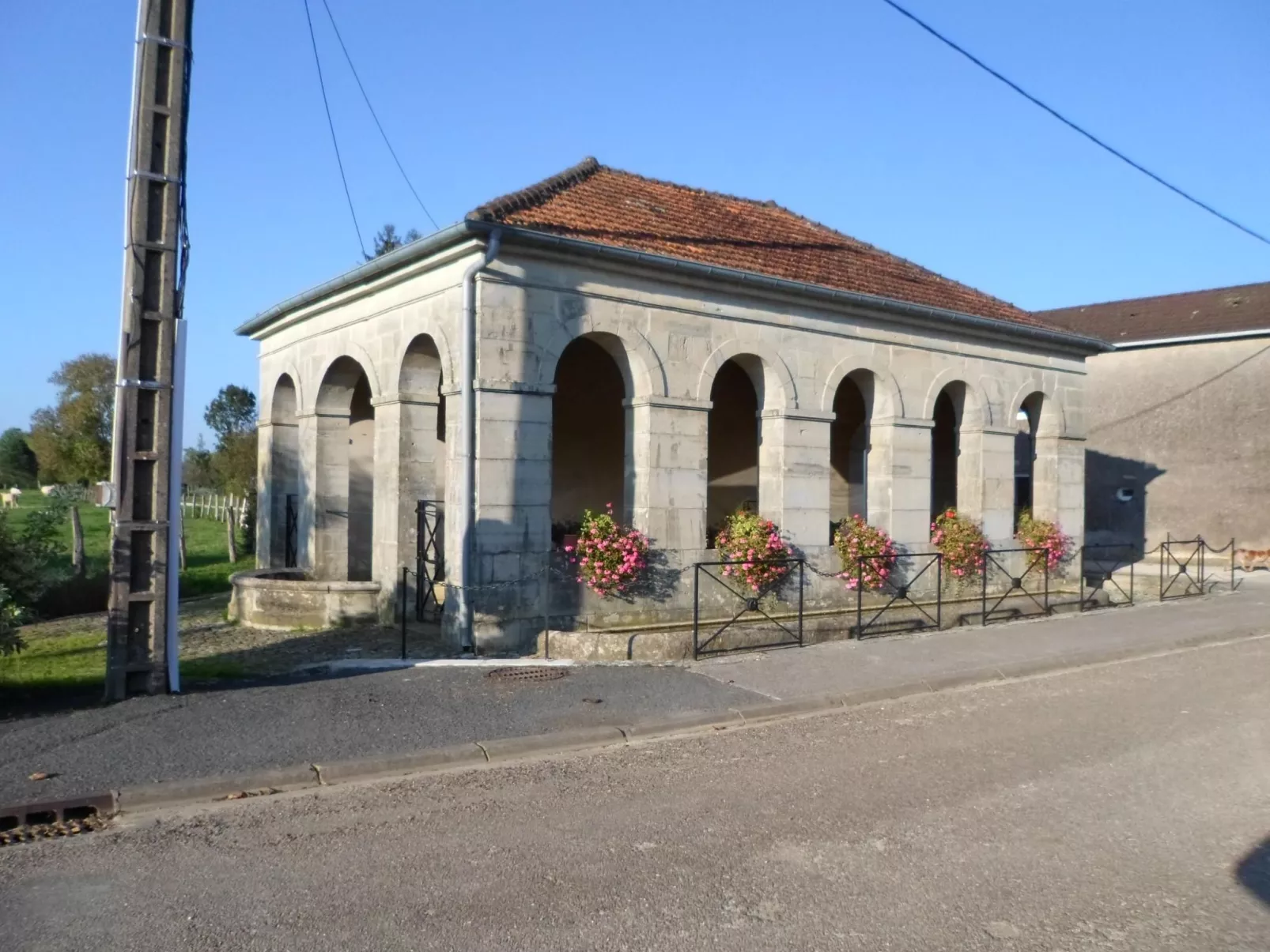 Steinhaus in ländlicher Umgebung mit Pool-Inside