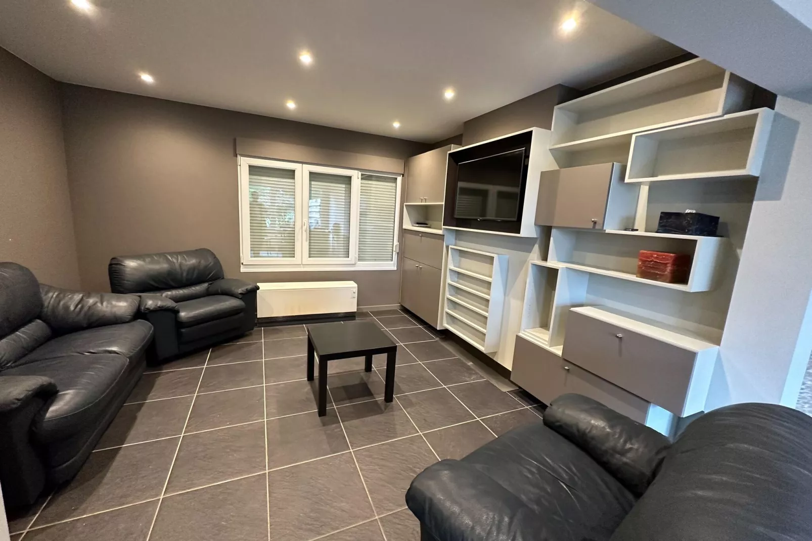 Magnifique habitation pour 7 voyageurs avec Bains à remous-Living room