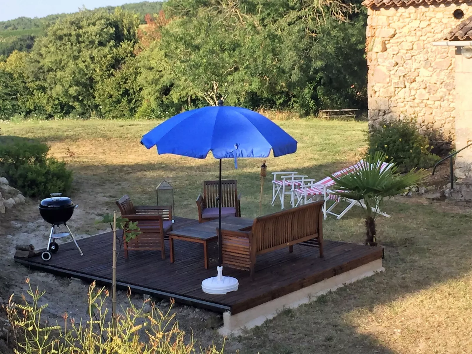 Pujols Petite-Outside