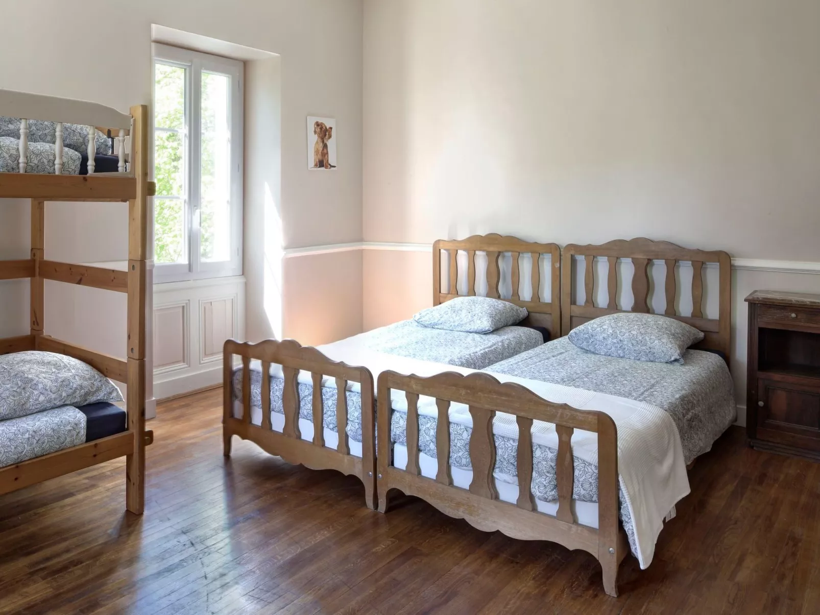 Schloss mit Überlaufpool an der Dordogne-Inside