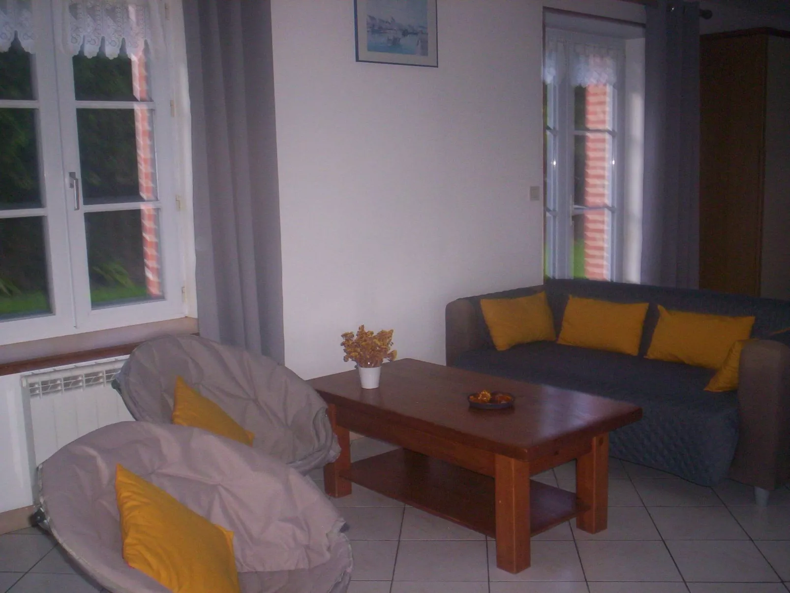 LES CHARMILLES-Dedans