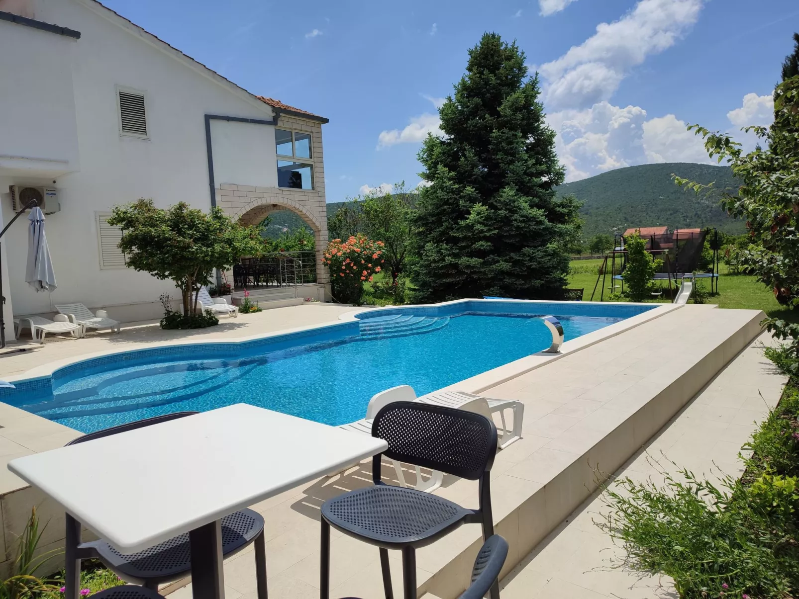 Anwesen "Villa Almas, Sauna, Fitnessraum, Multisport-Inside