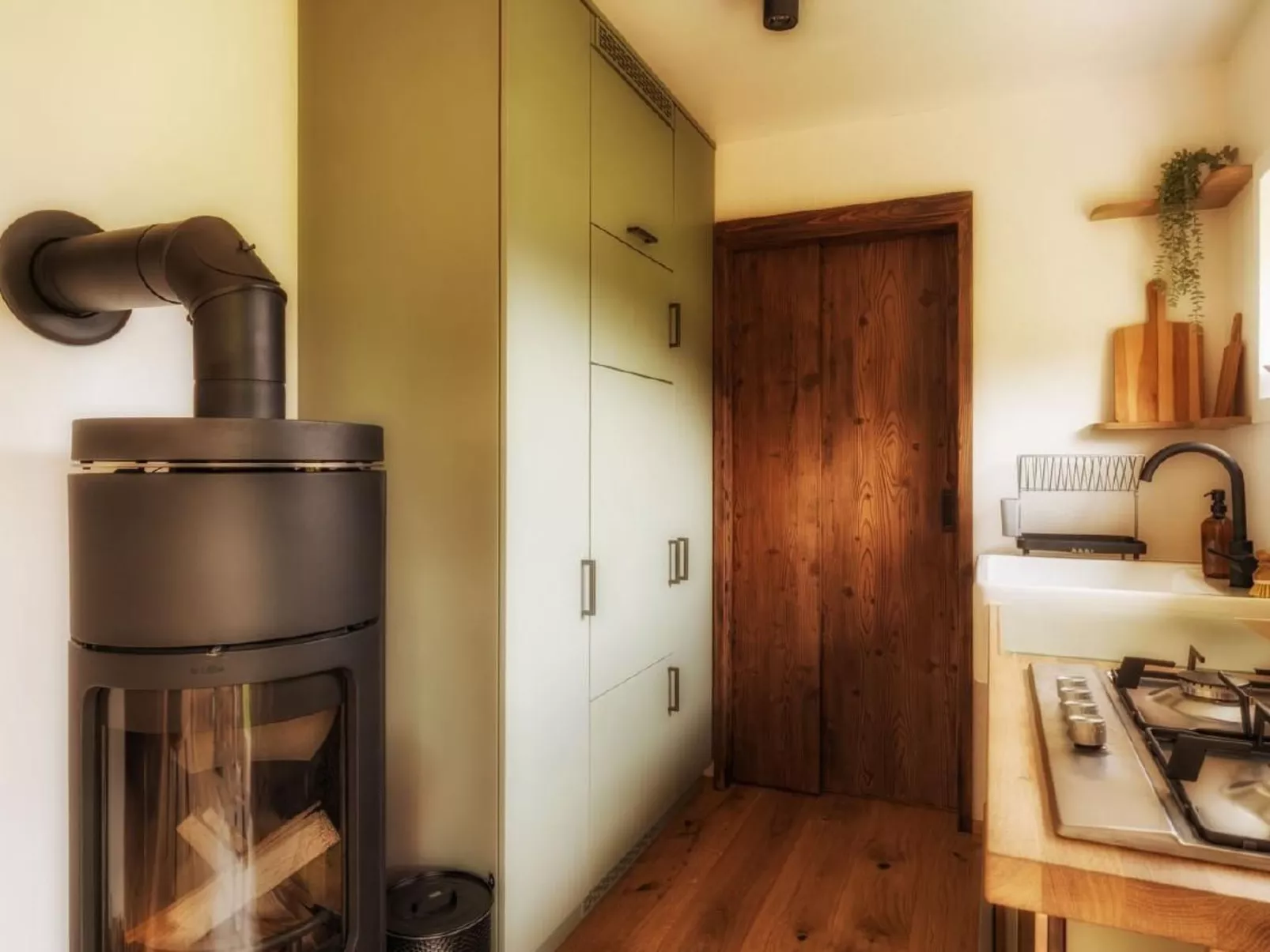 Walter Tiny House-Inside