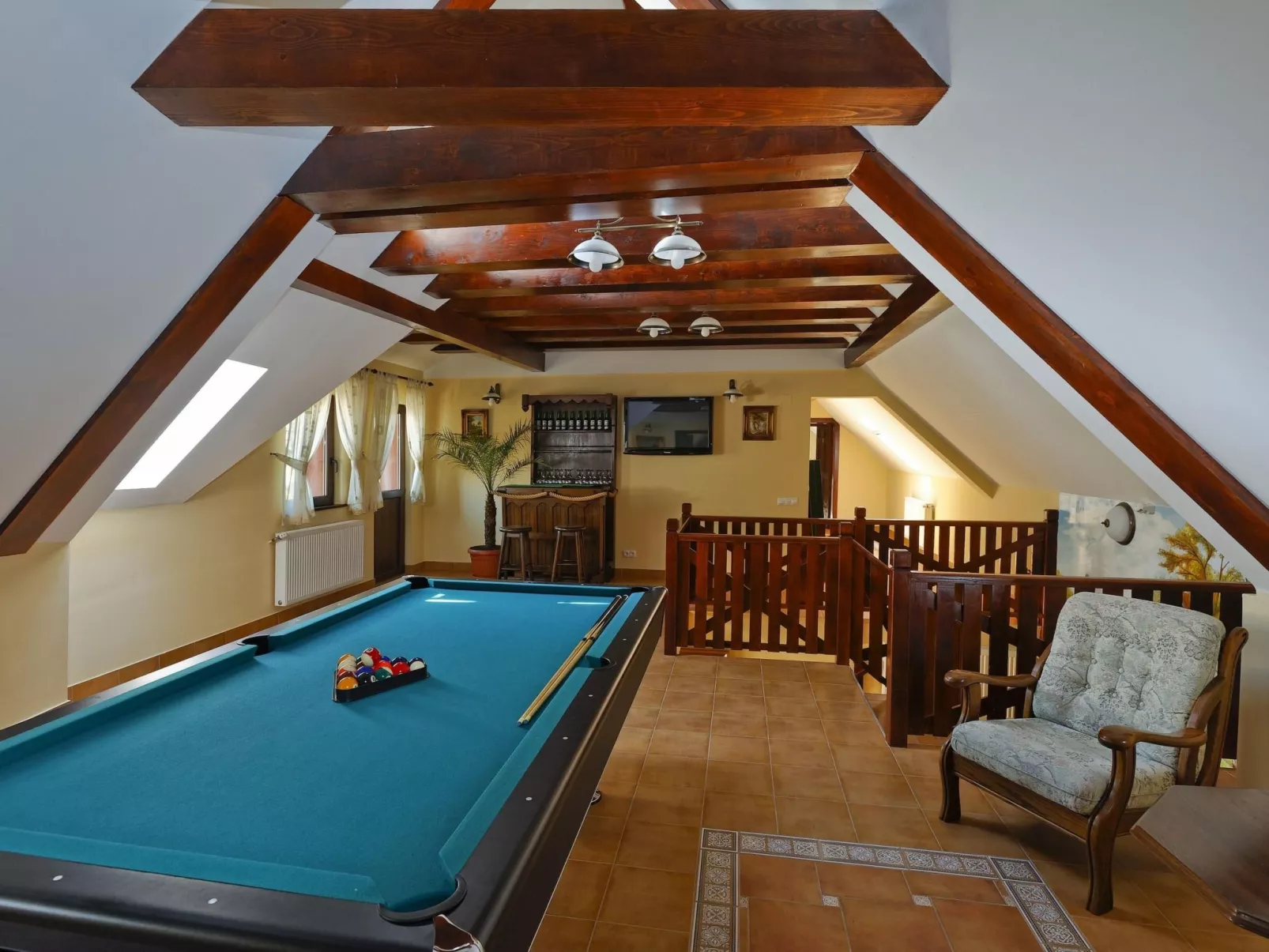 Kürzlich in eine Ferienvilla konvertiertes (2010), umfriedetes Haus aus der Sac-Inside