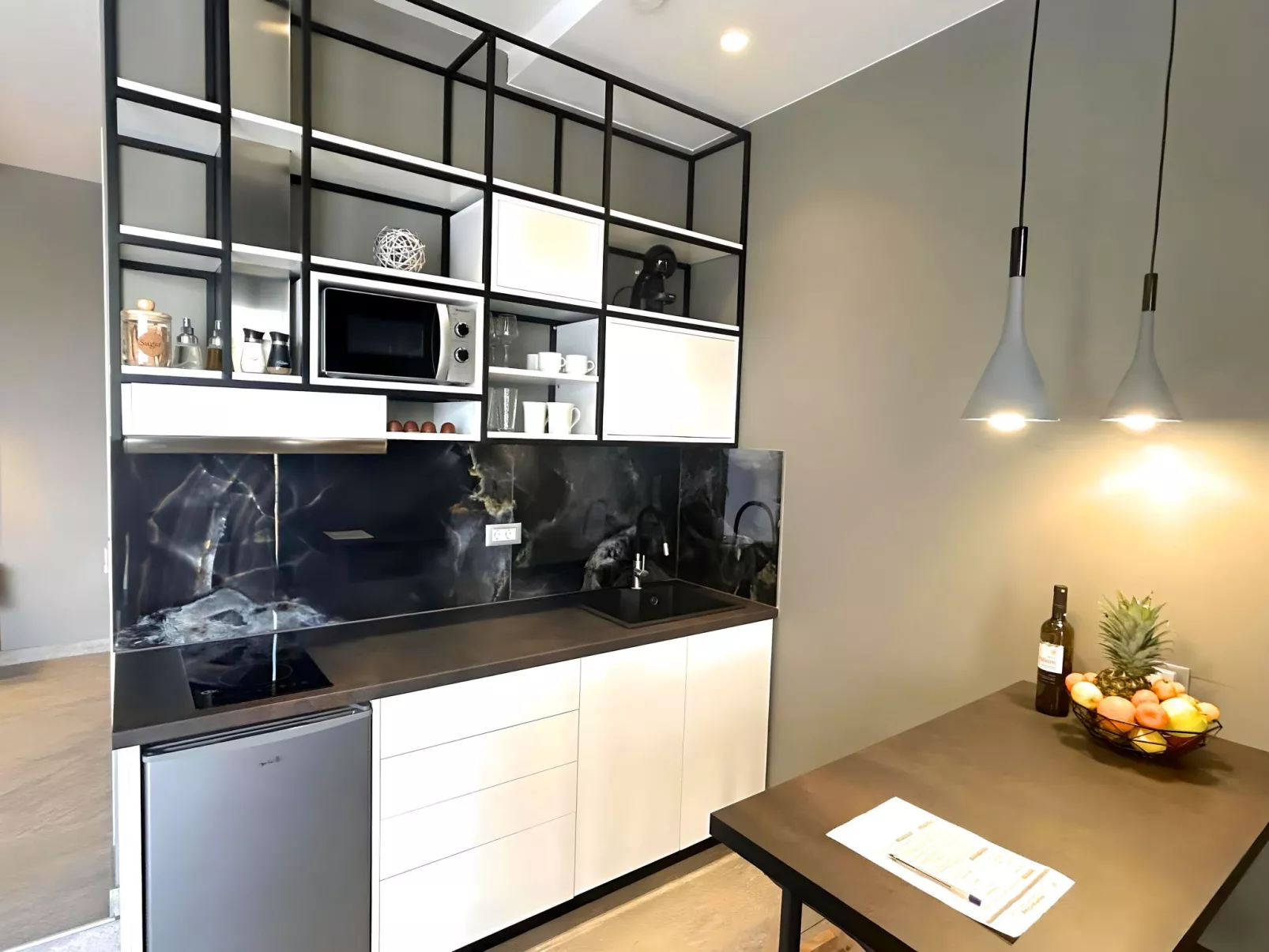 Canes Maxima Suite Privater Pool-Inside