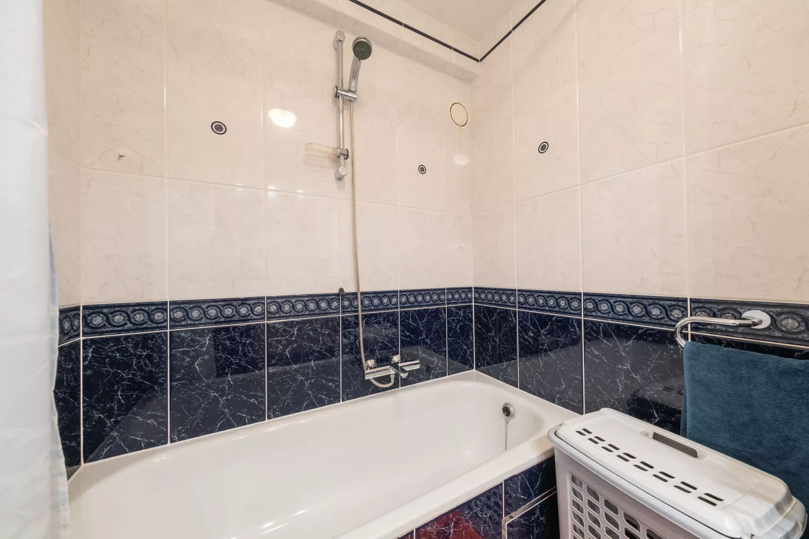 Mistral 0801-Bathroom