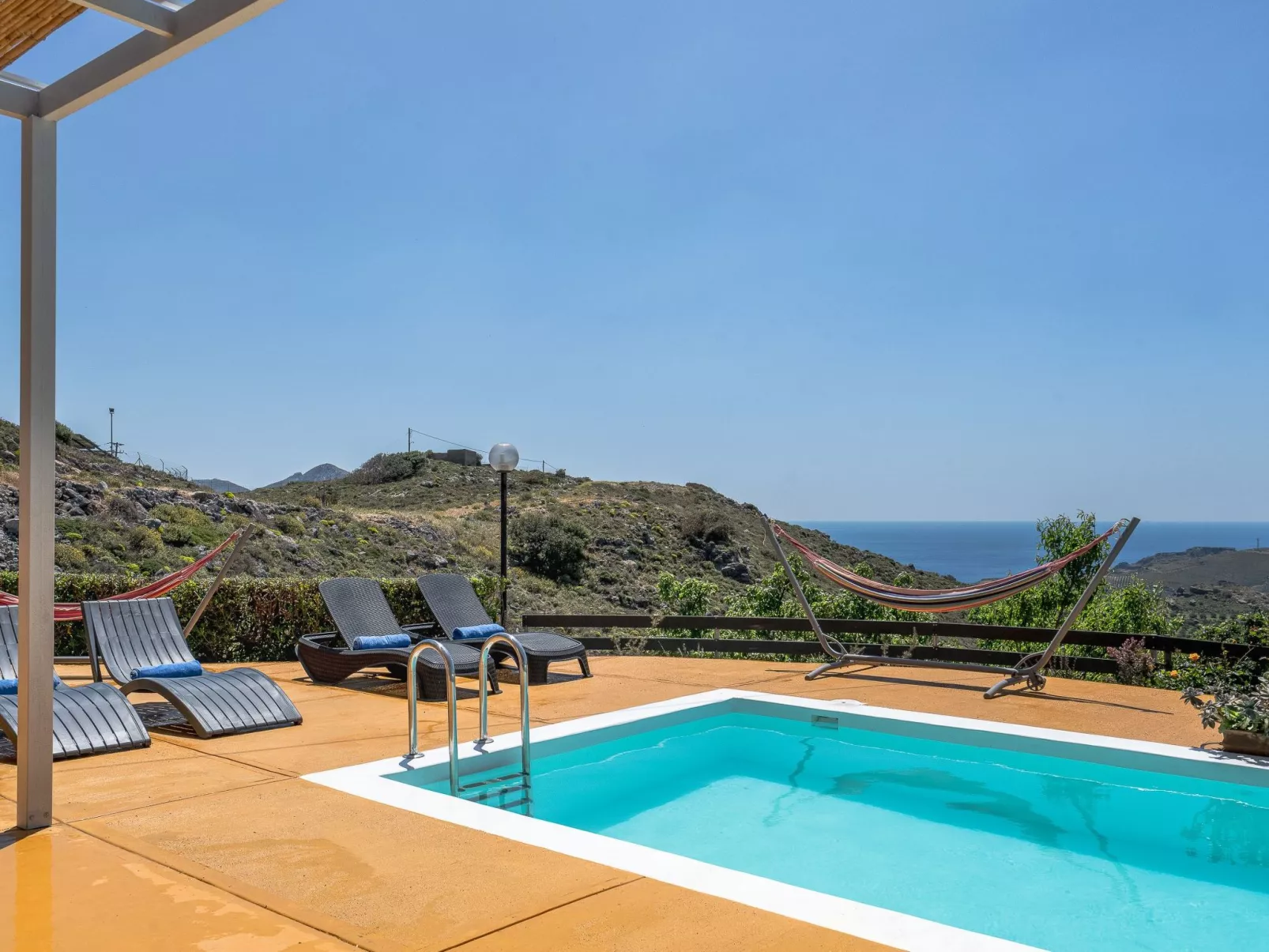 "Mirthios Panorama"-Outside