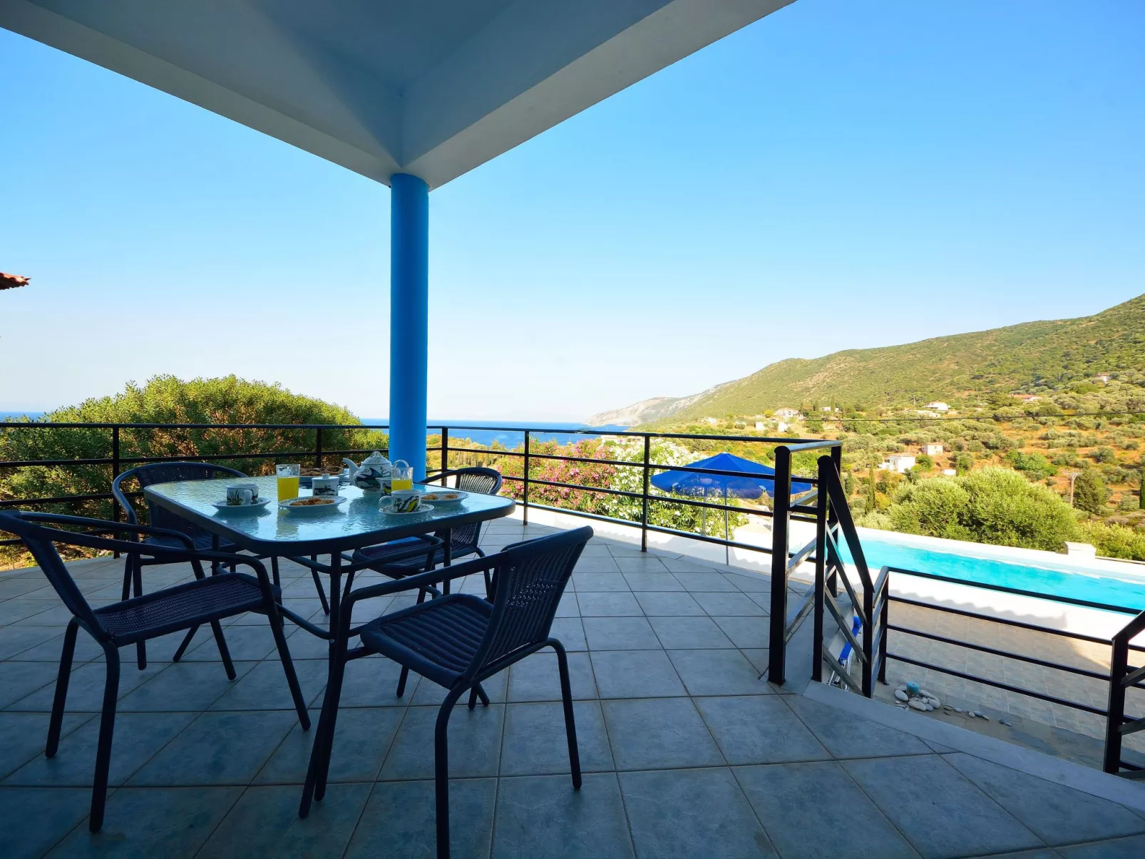 "Blue Villa"-Draußen