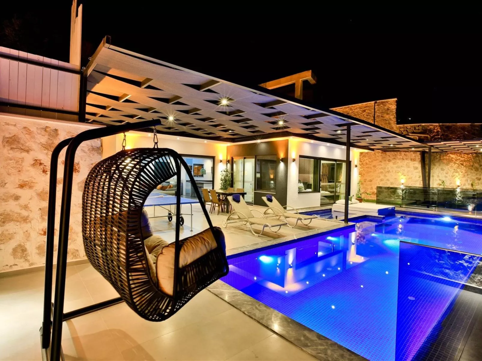 Mediterranean 1-Drinnen