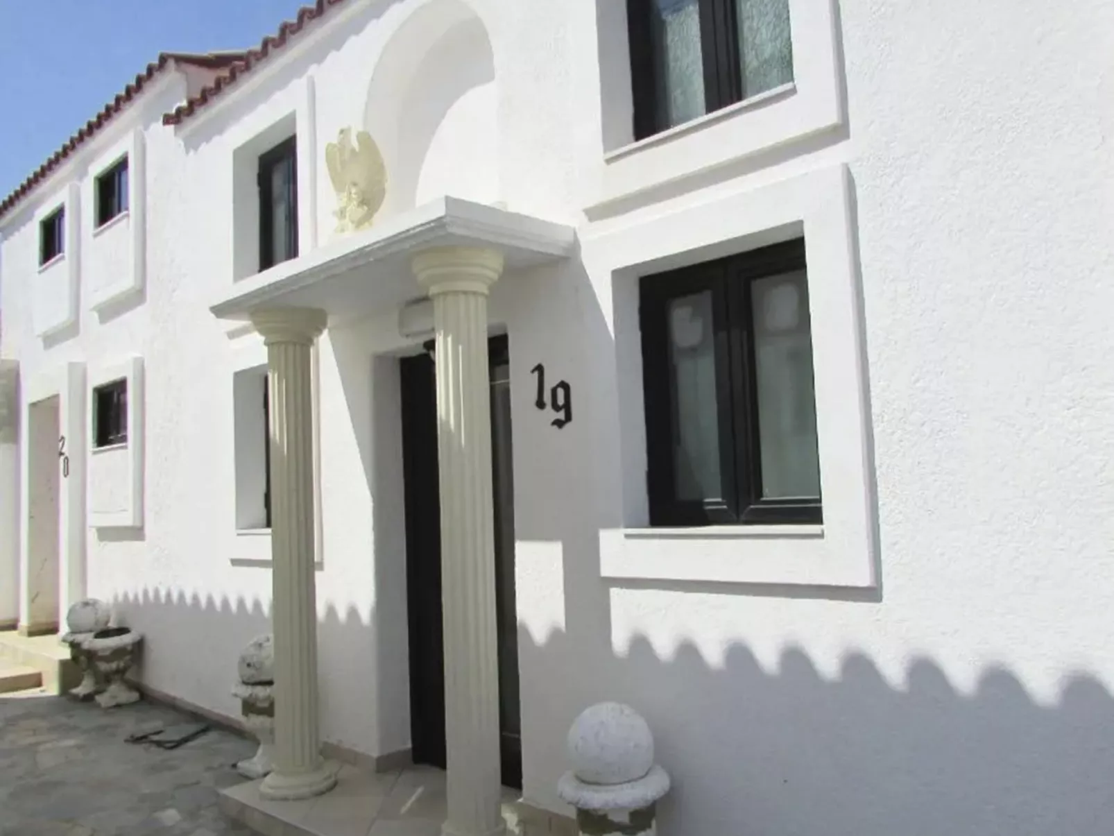 Castellino-Studios-Dedans