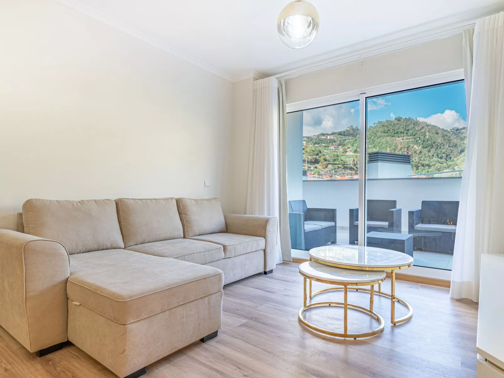 "Sonnenblume" mit Gemeinschaftspool-Dedans