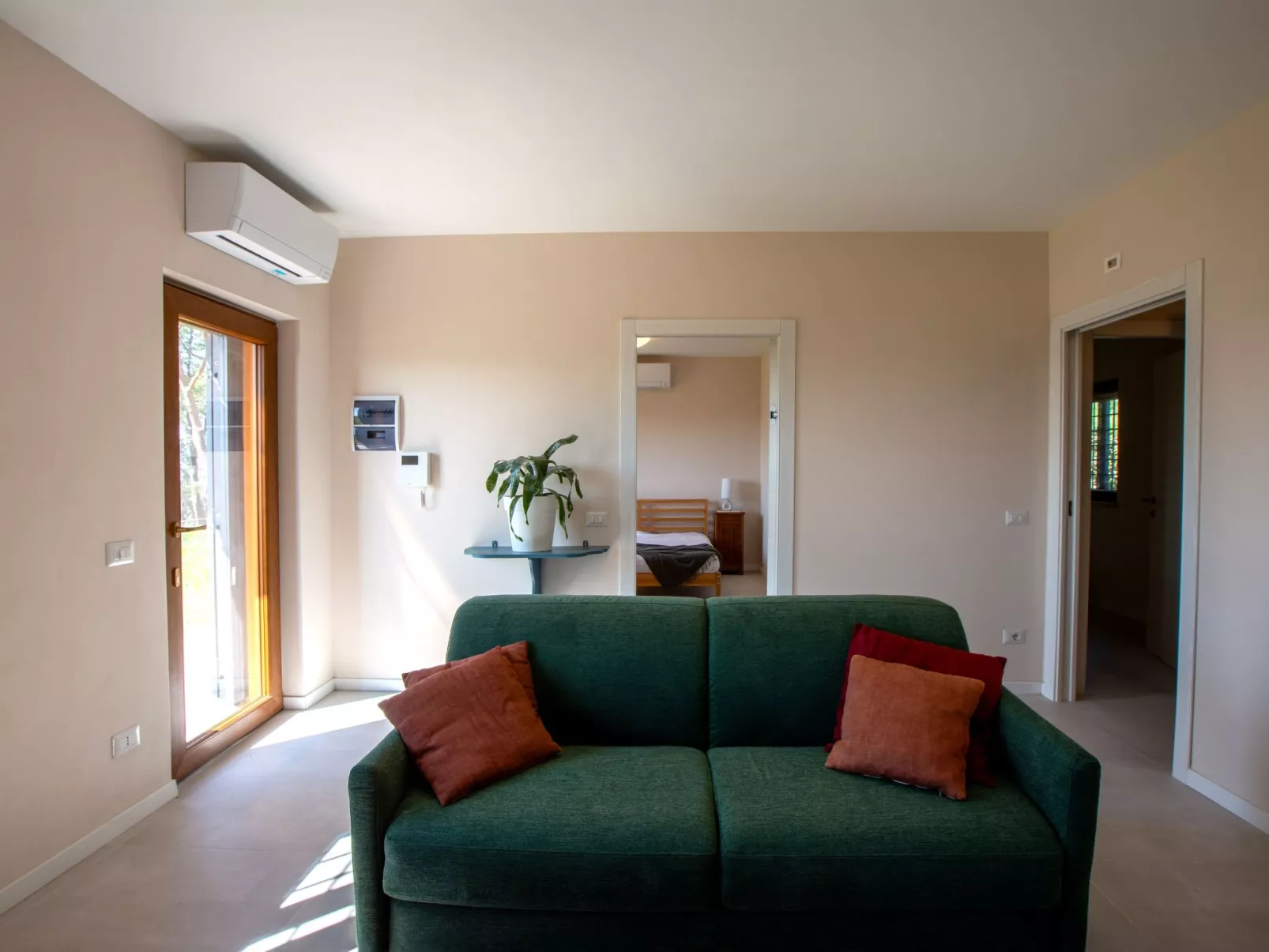 Neue Wohnung mit 2 Zimmern, Veranda und Pool-Drinnen