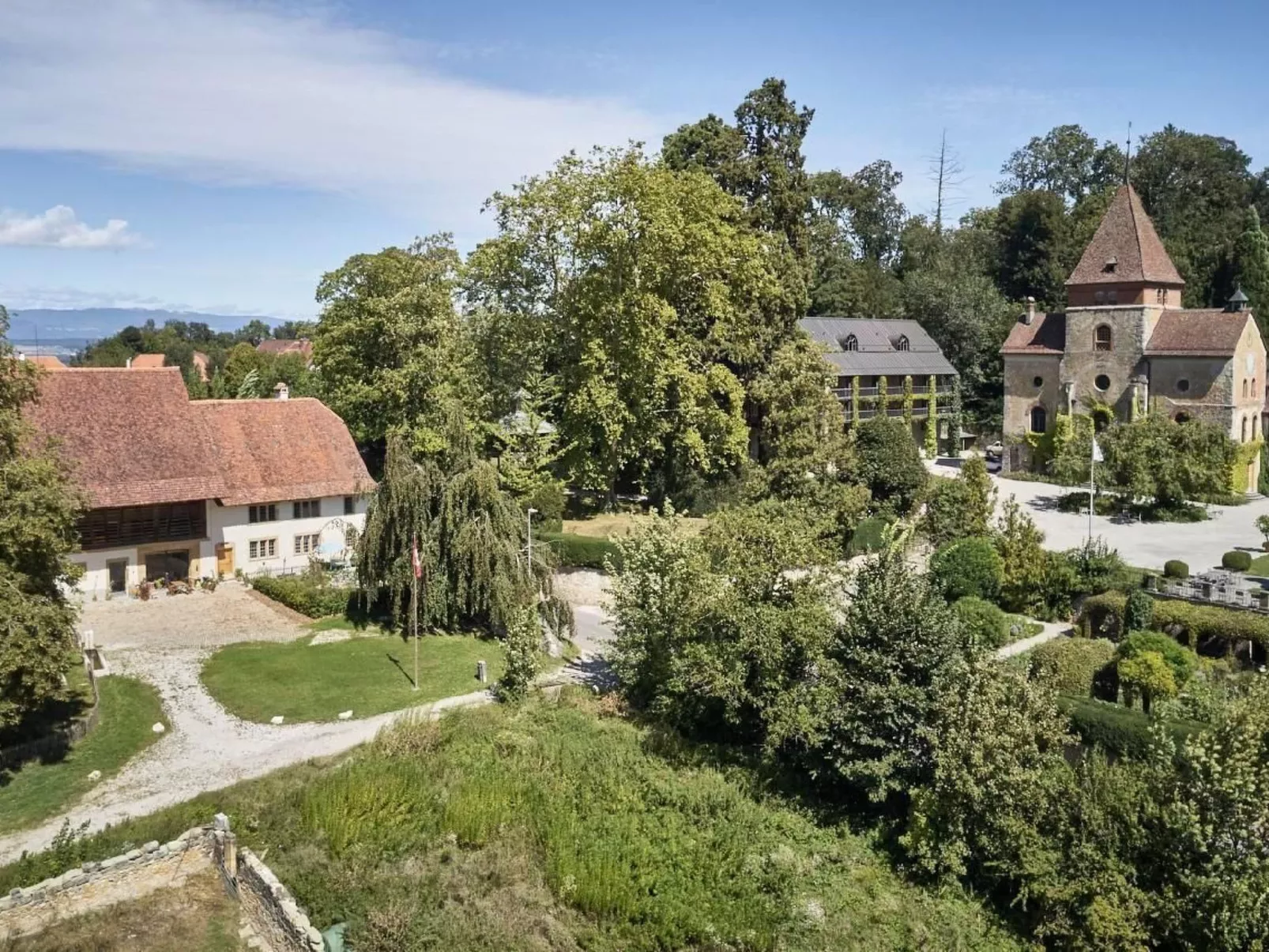 Schlossgut Münchenwiler - Wohnung unten-Draußen
